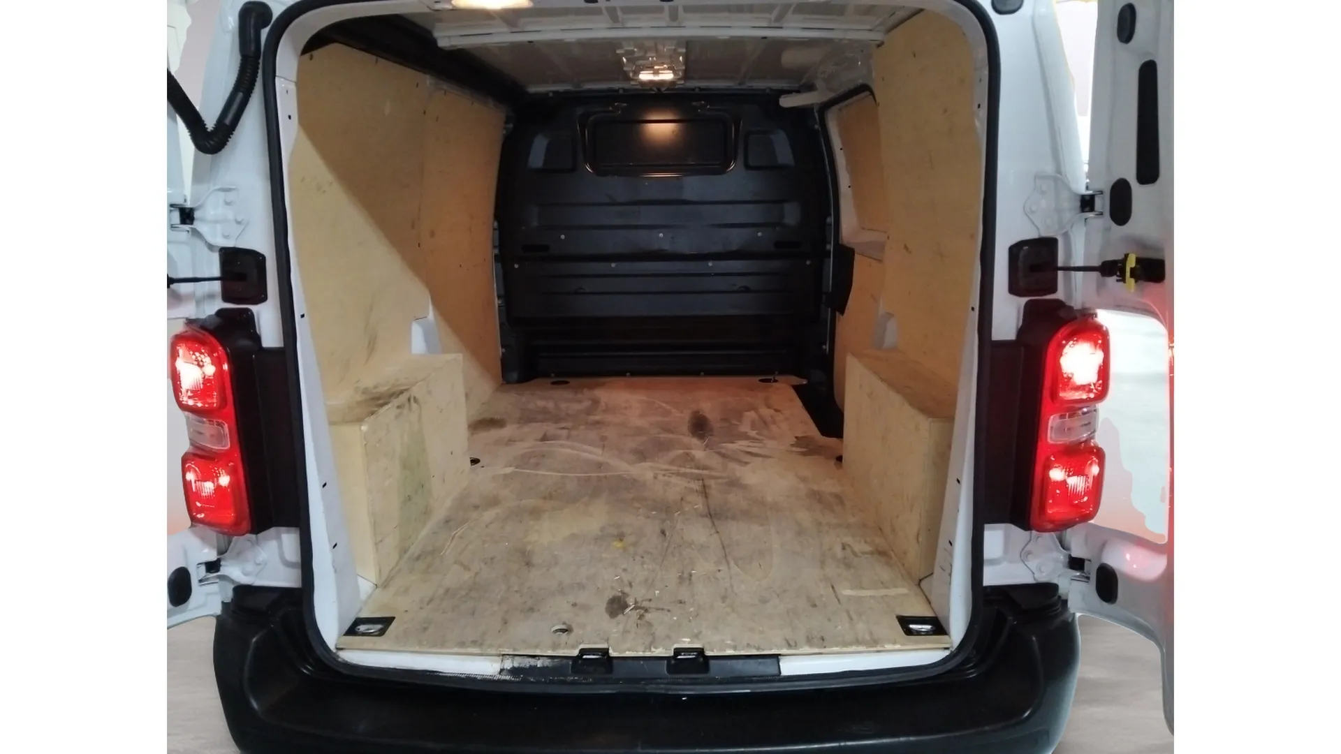 Fiat Scudo Furgón L2 MT6 Lounge - foto 17