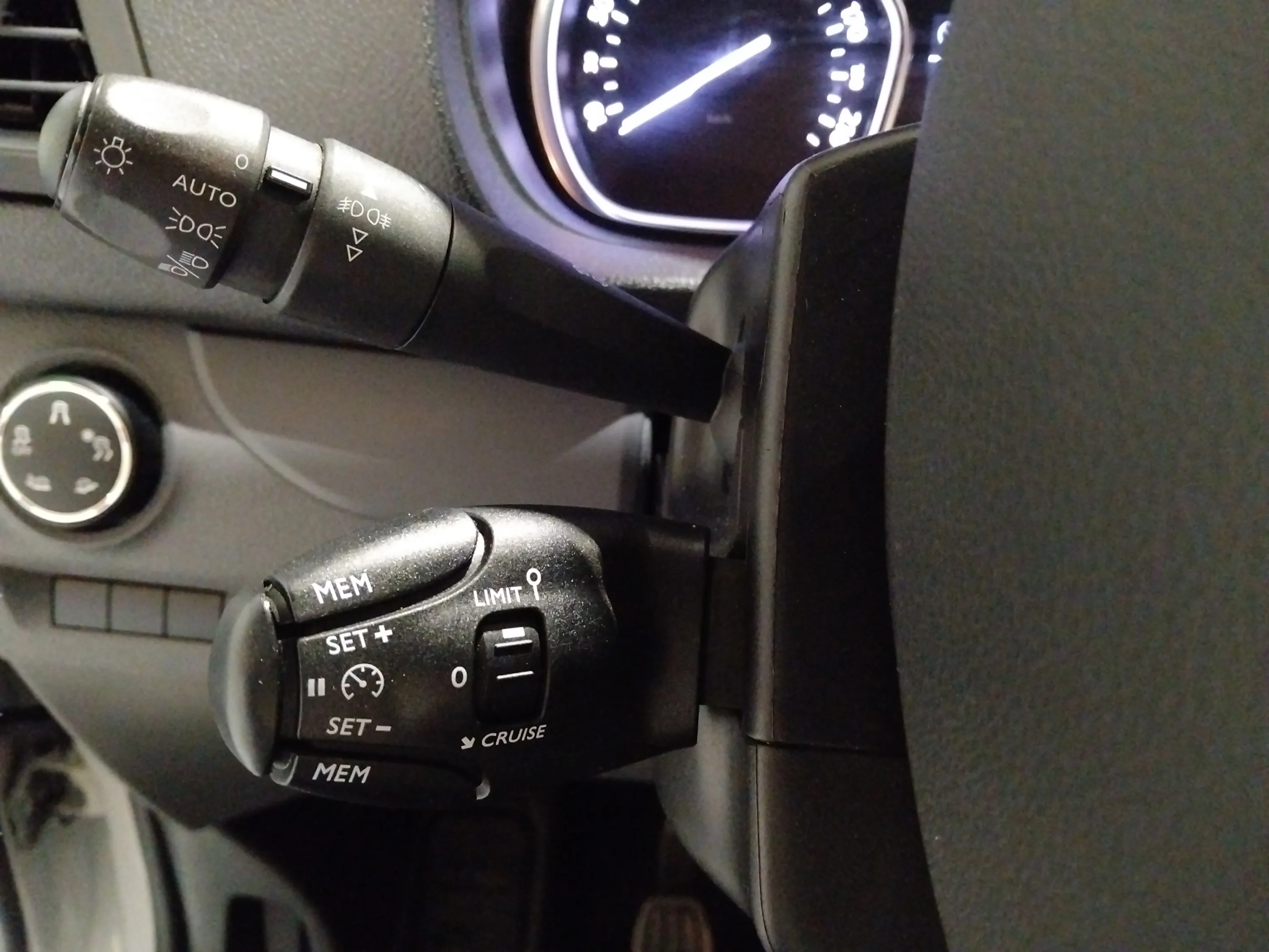Fiat Scudo Furgón L2 MT6 Lounge - foto 25