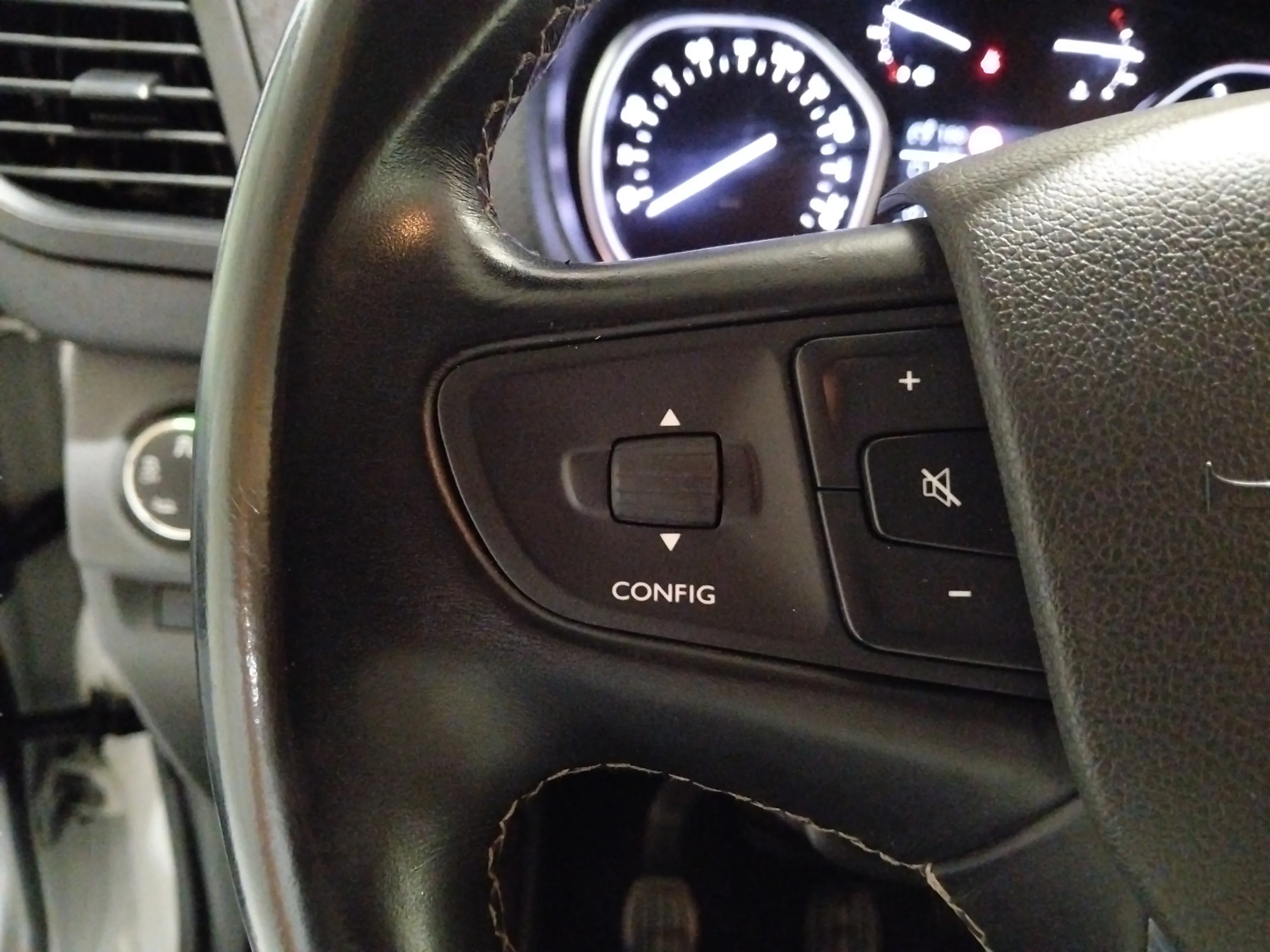 Fiat Scudo Furgón L2 MT6 Lounge - foto 22
