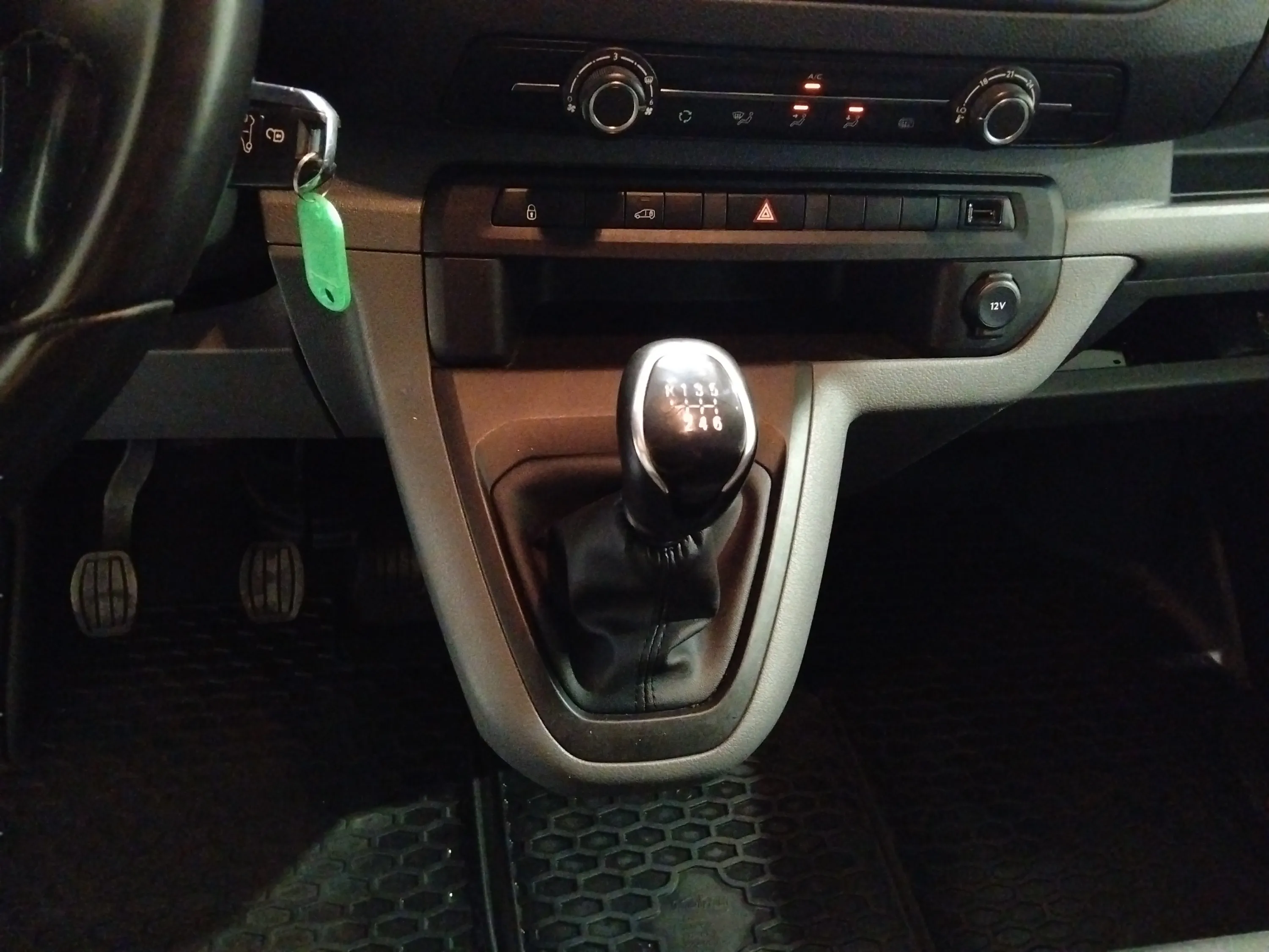Fiat Scudo Furgón L2 MT6 Lounge - foto 19