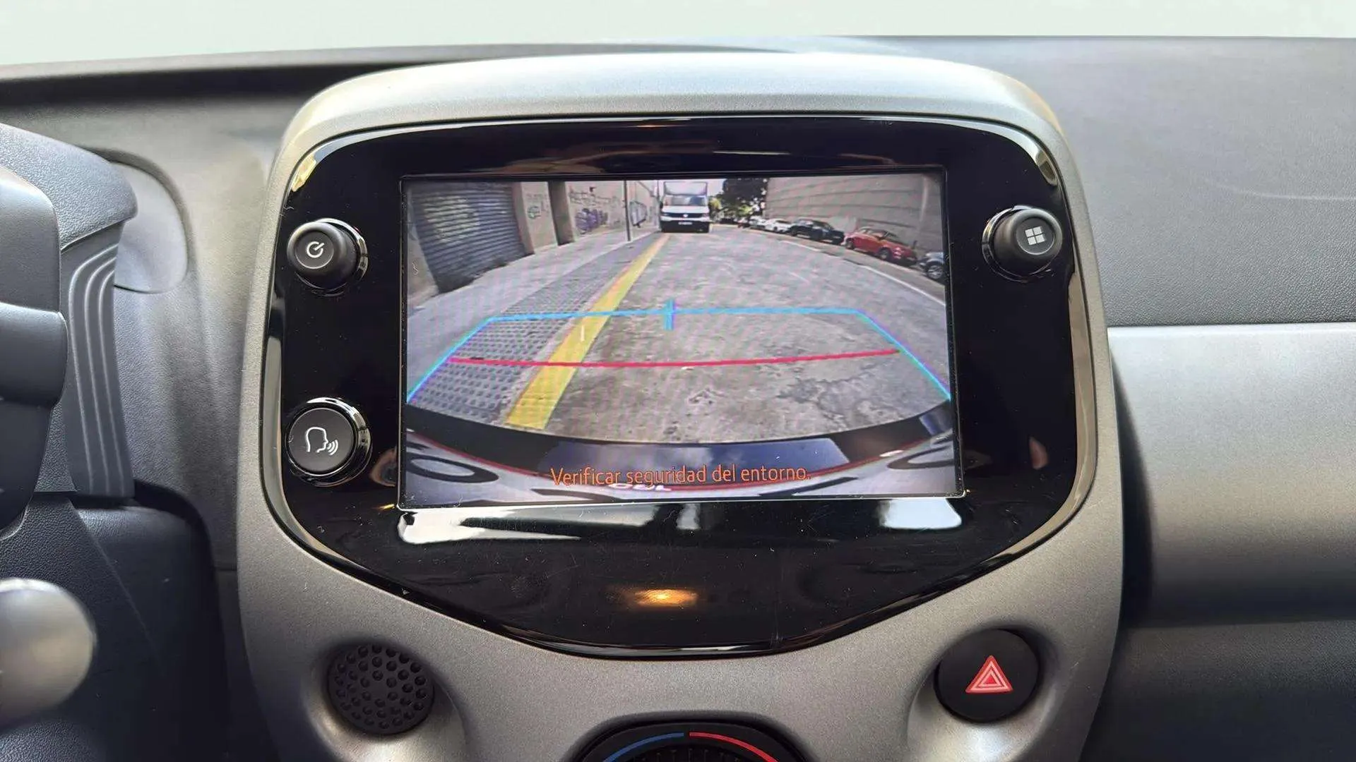 Toyota Aygo 1.0 70 x-clusiv - foto 16