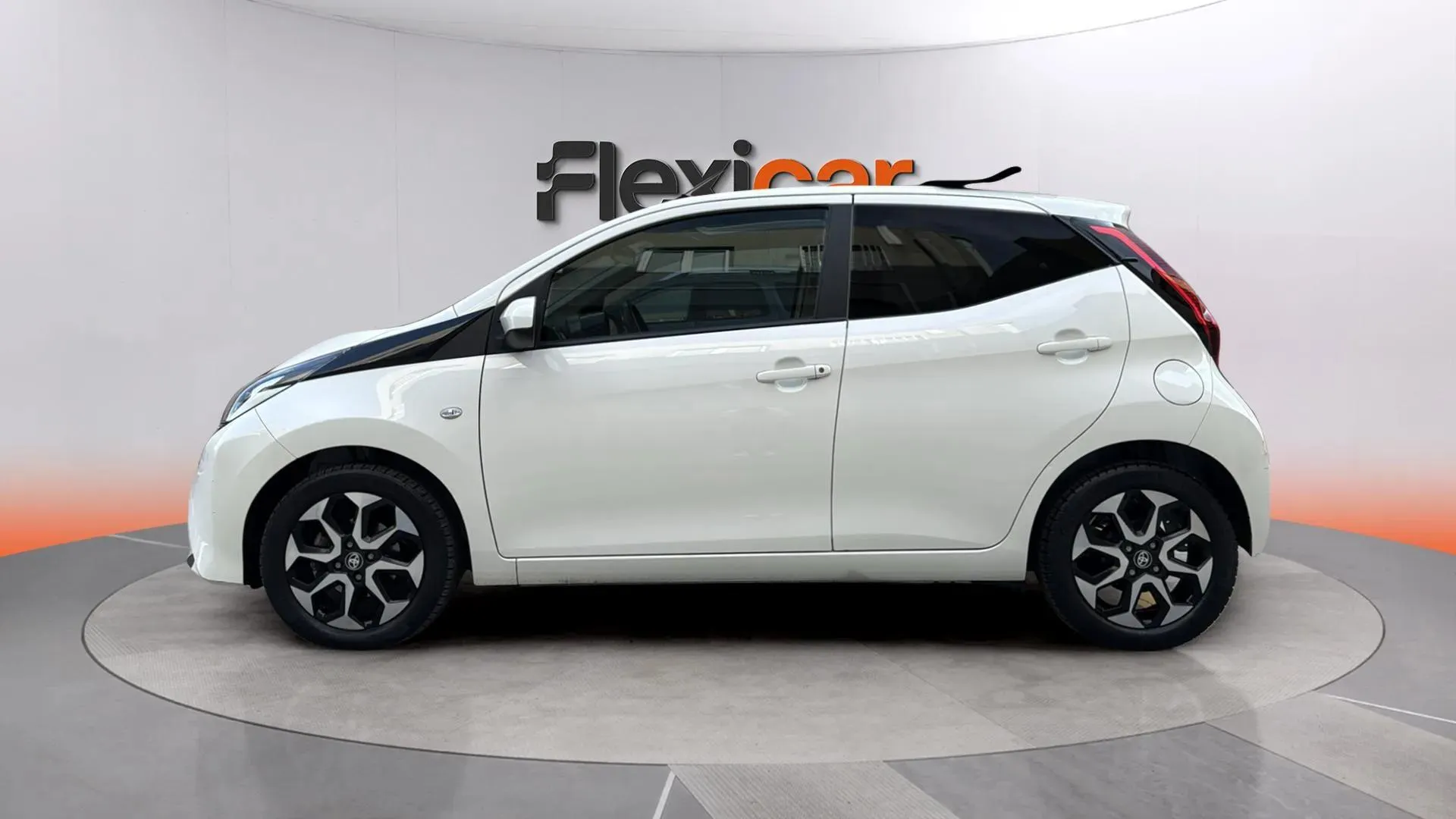 Toyota Aygo 1.0 70 x-clusiv - foto 7