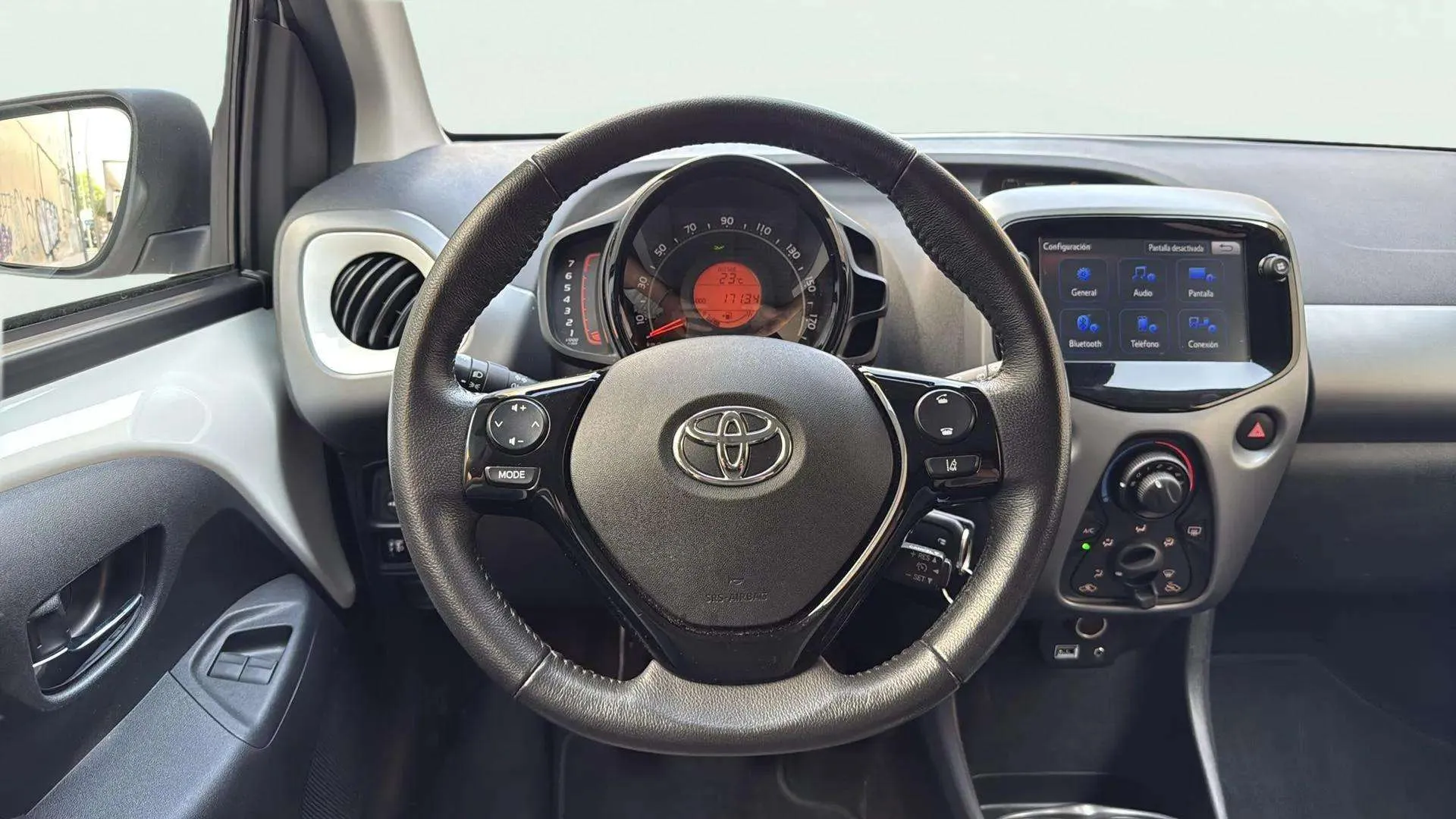 Toyota Aygo 1.0 70 x-clusiv - foto 11