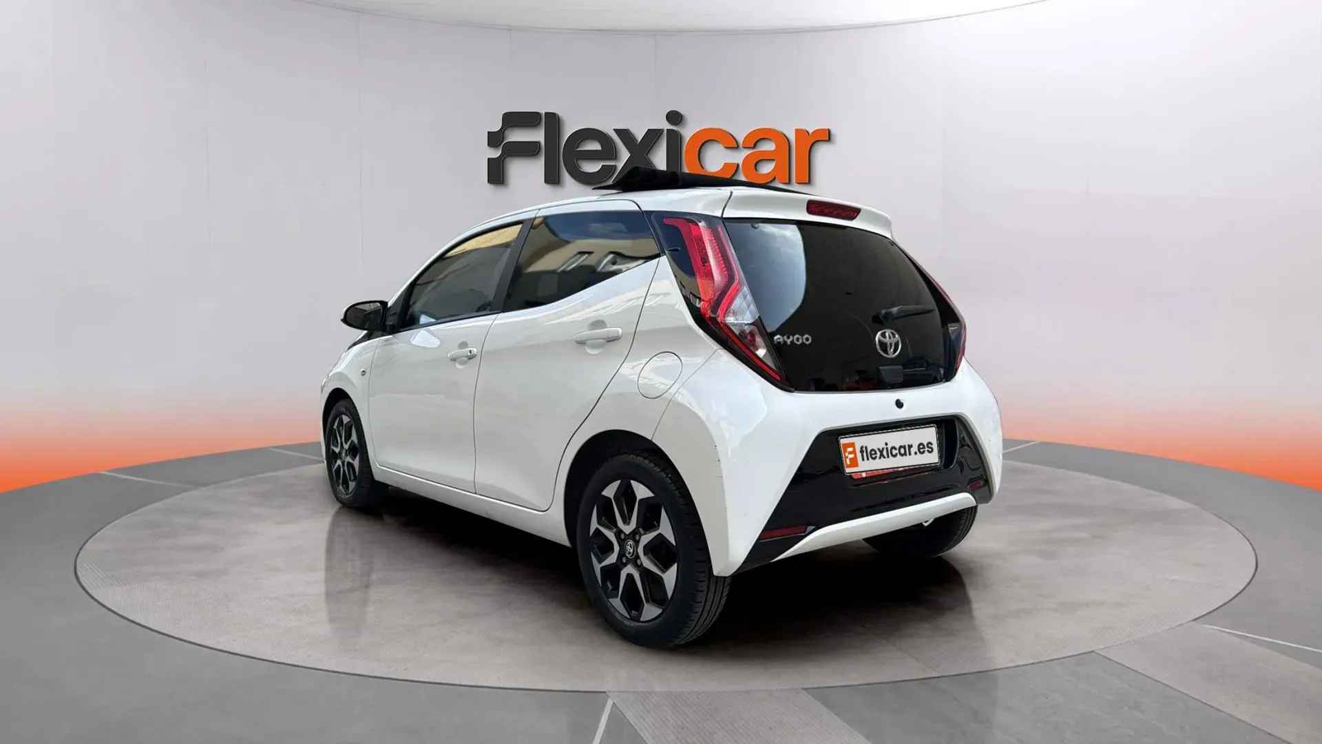 Toyota Aygo 1.0 70 x-clusiv - foto 6