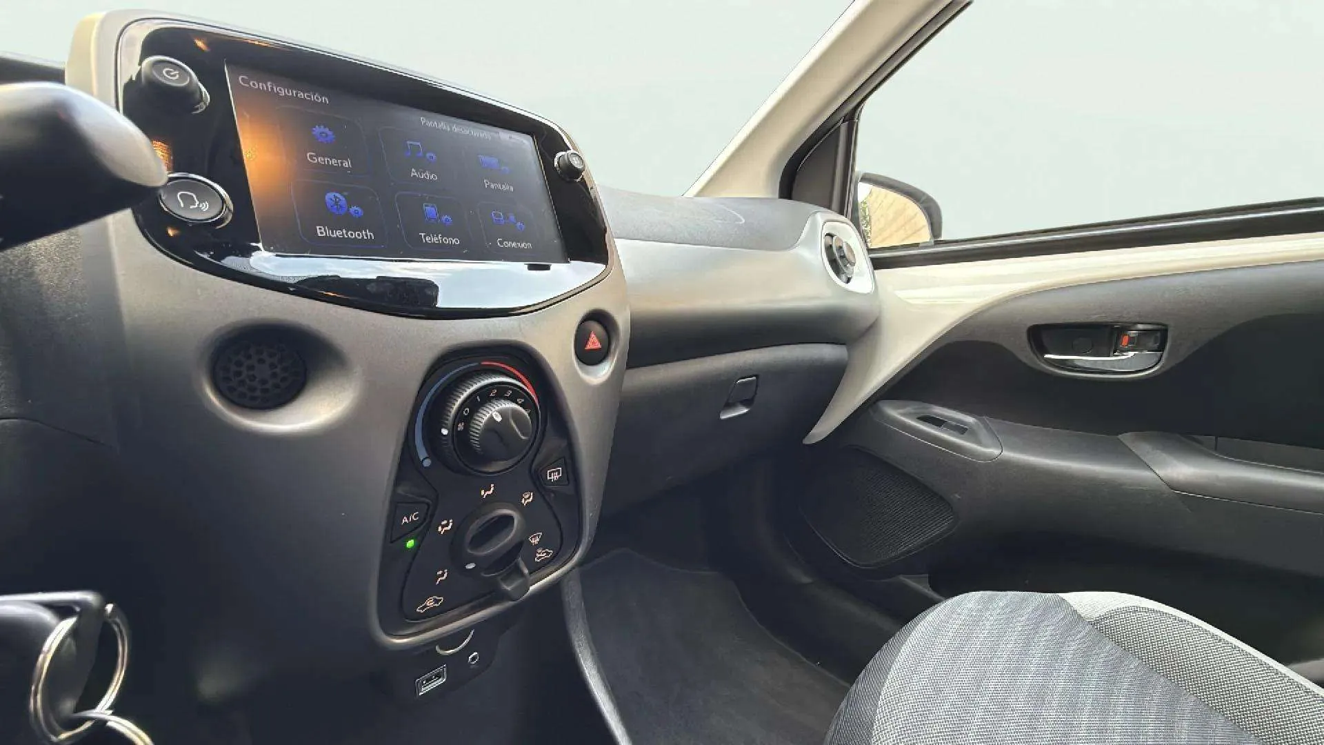 Toyota Aygo 1.0 70 x-clusiv - foto 15