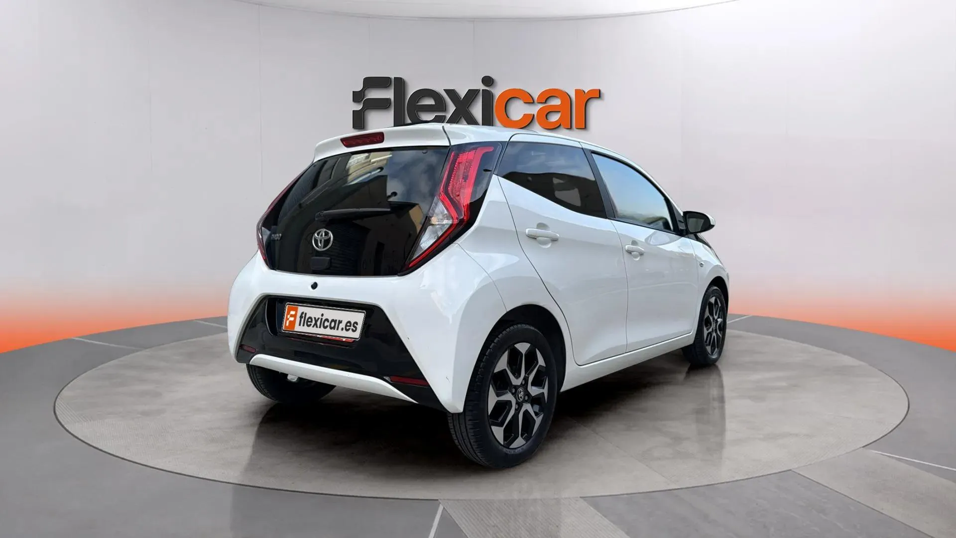 Toyota Aygo 1.0 70 x-clusiv - foto 3