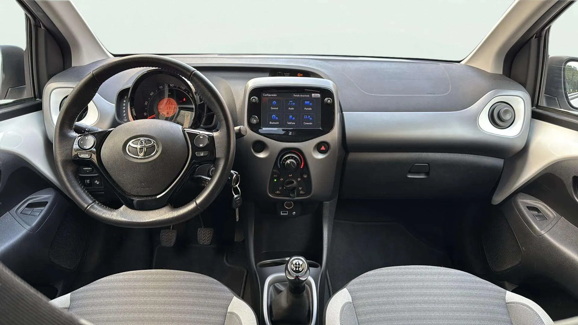 Toyota Aygo 1.0 70 x-clusiv - foto 10