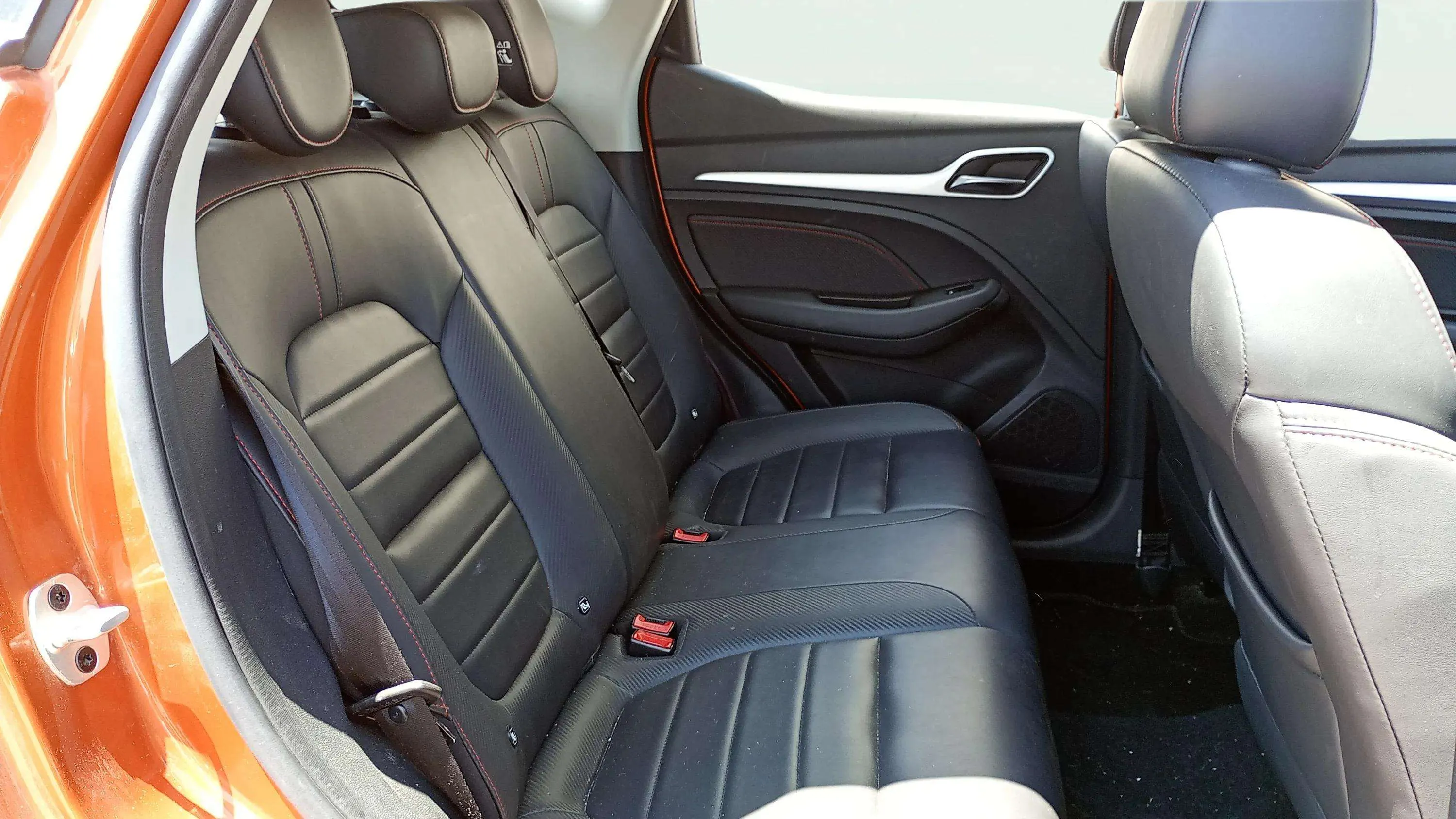 MG ZS 1.0T Luxury - foto 14
