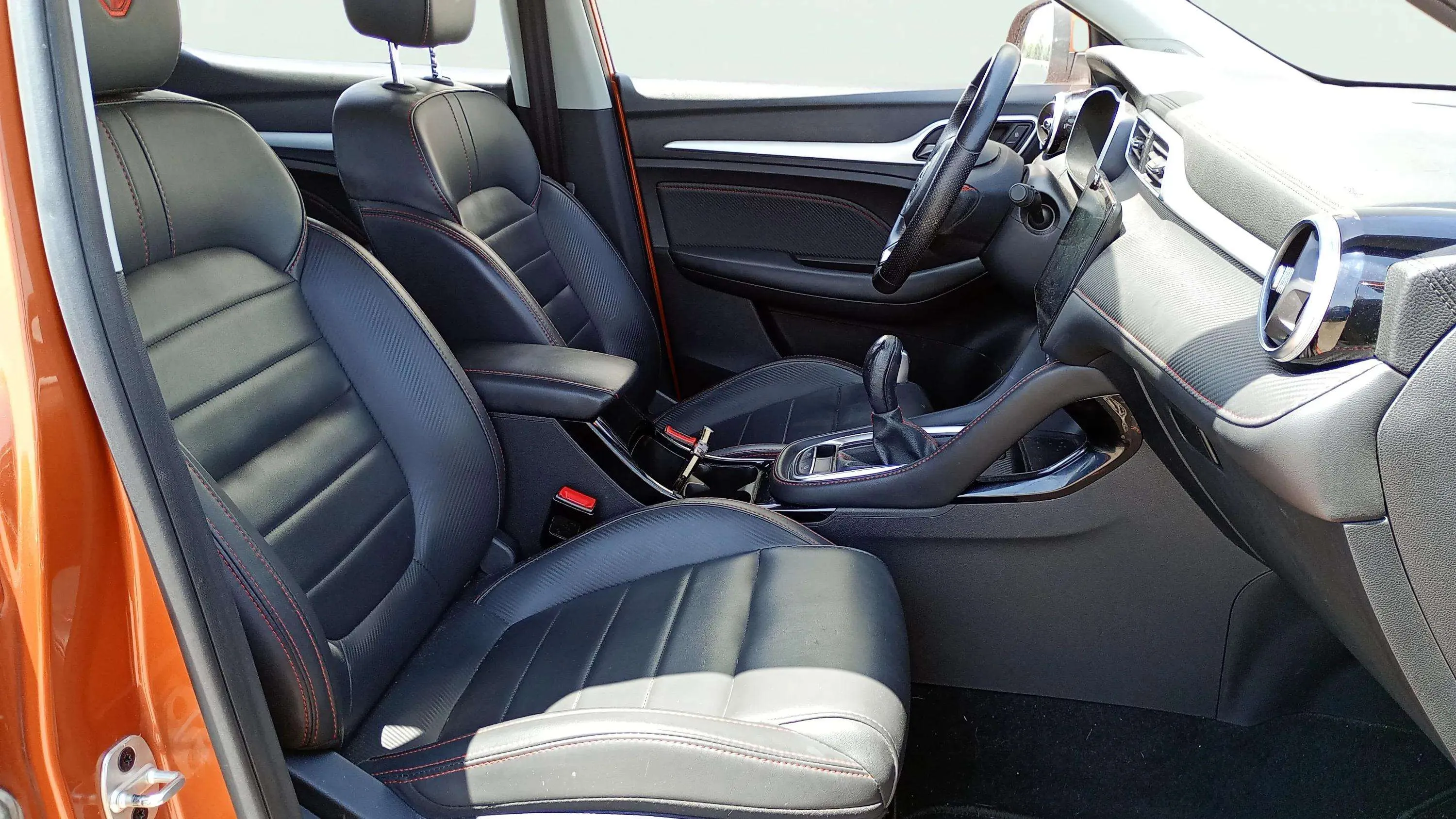 MG ZS 1.0T Luxury - foto 13