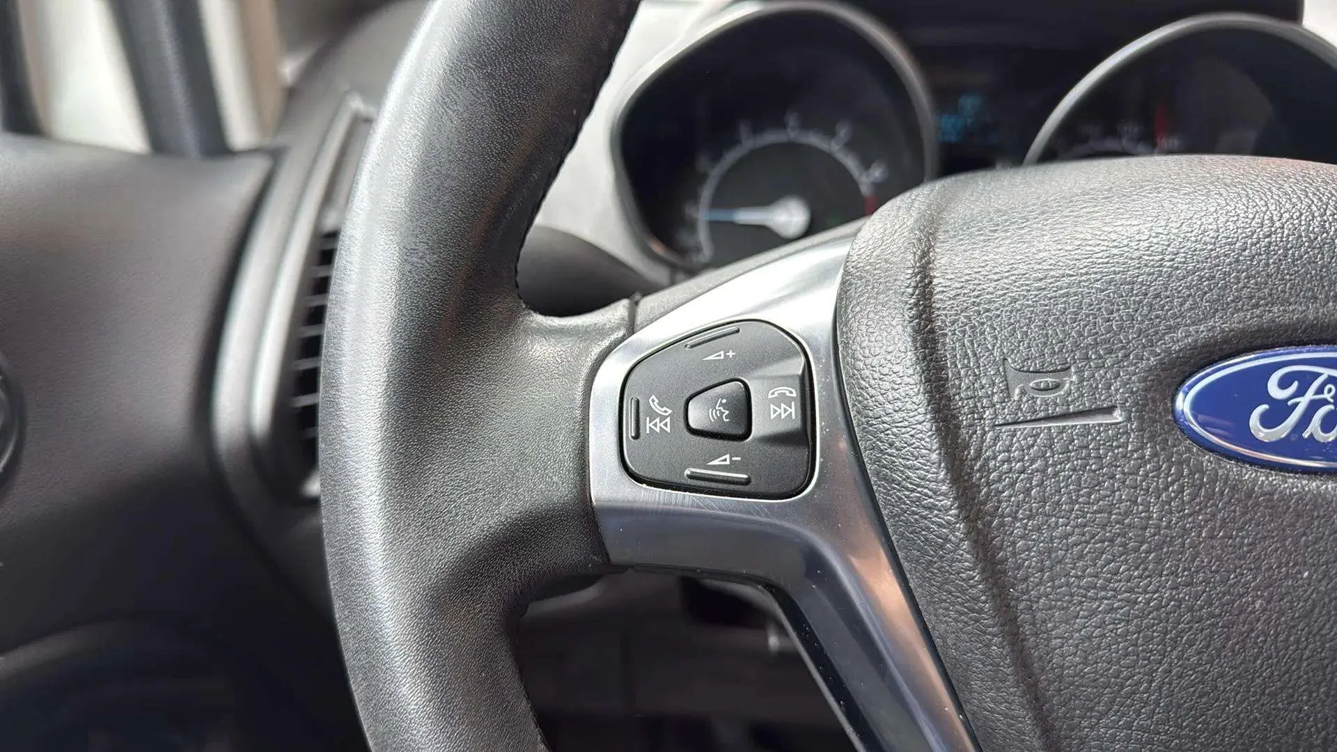 Ford EcoSport 1.0 EcoBoost Titanium - foto 14