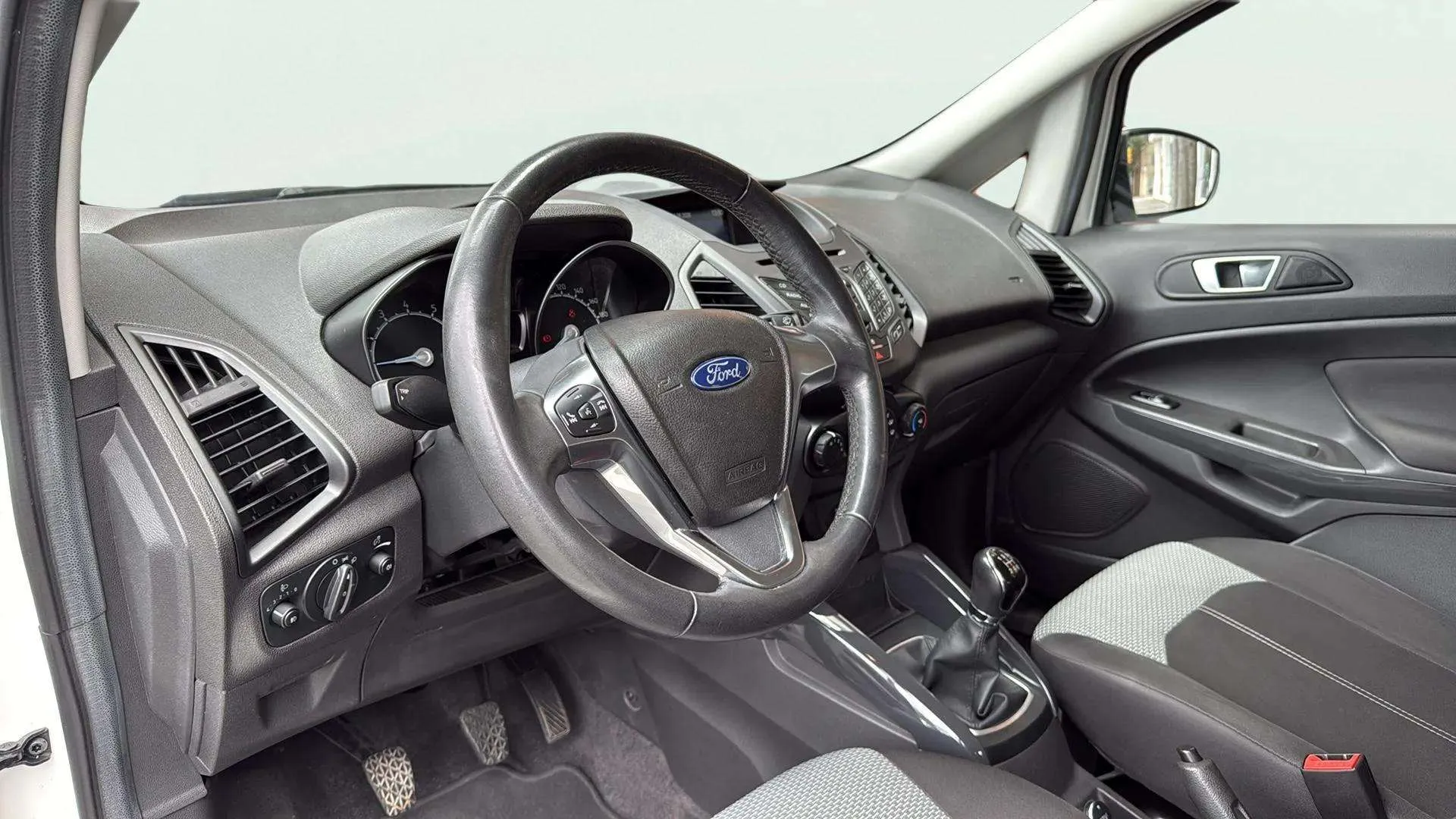 Ford EcoSport 1.0 EcoBoost Titanium - foto 19