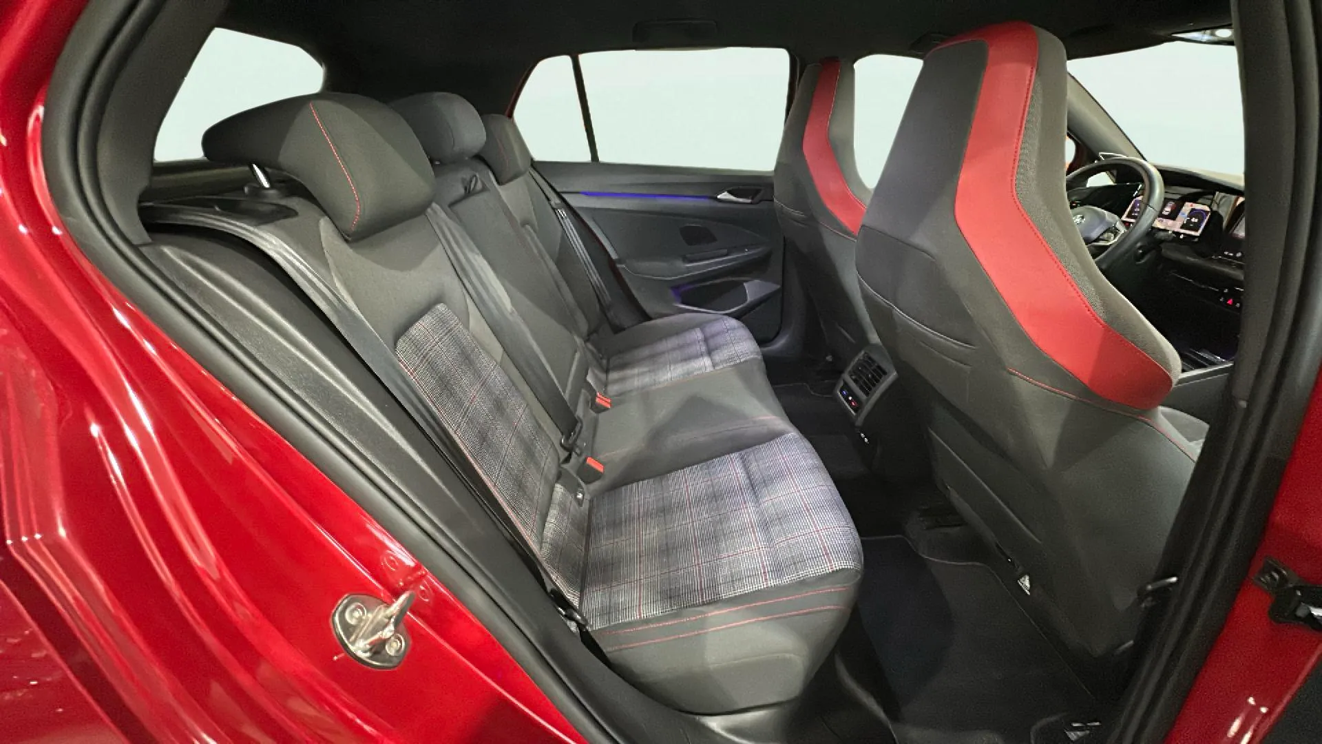 Volkswagen Golf GTI Performance 2.0 TSI DSG - foto 13
