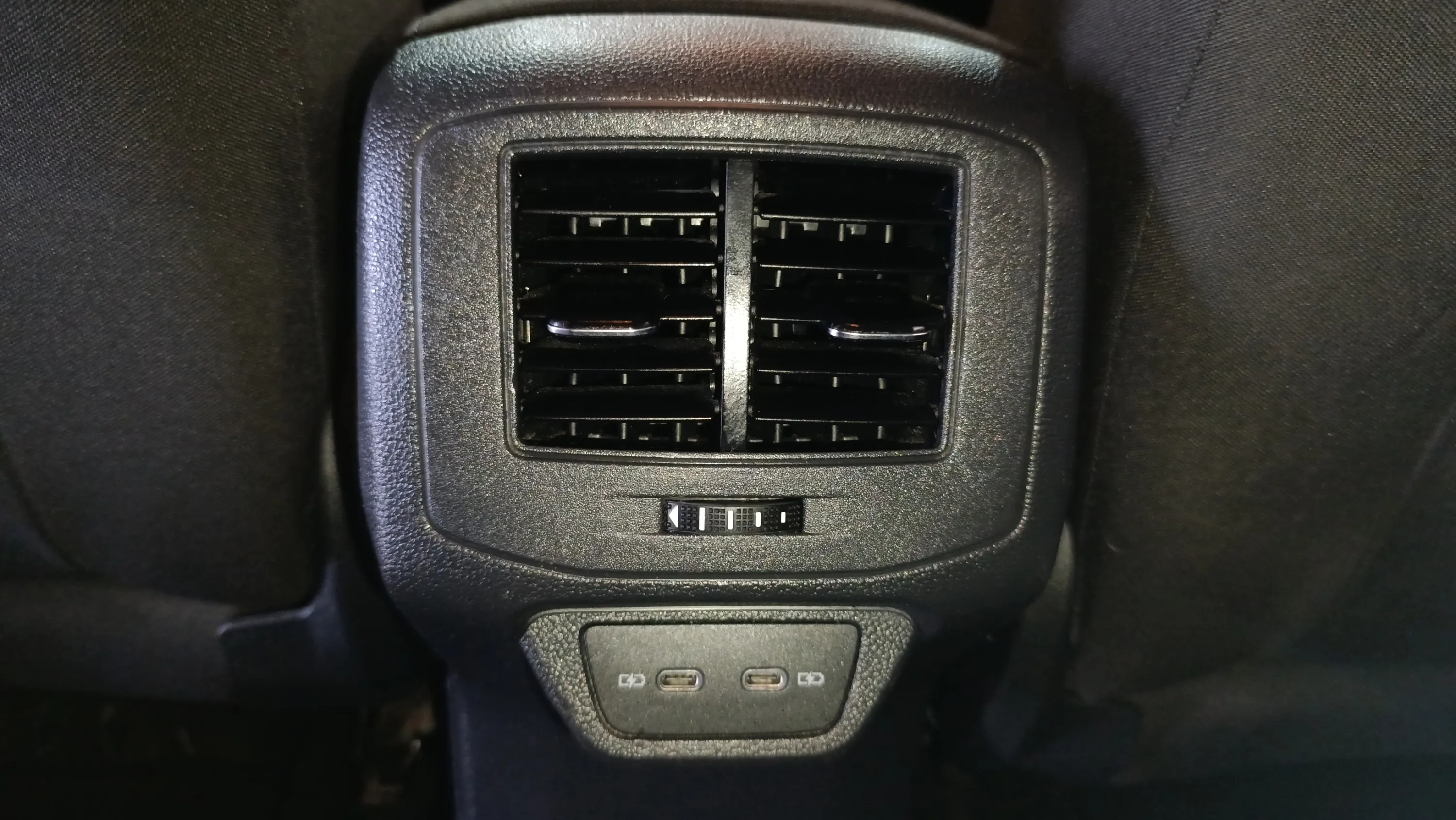 Volkswagen T-Roc Advance 1.0 TSI - foto 35