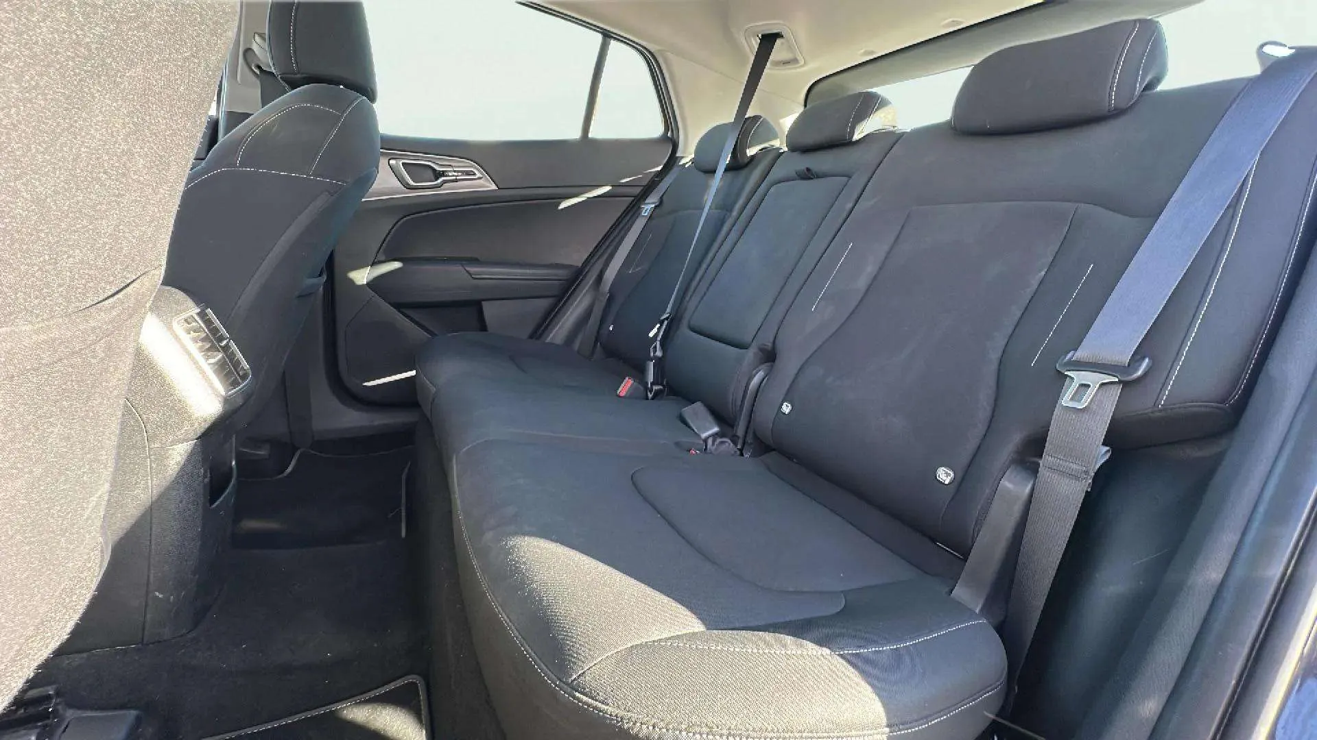 Kia Sportage 1.6 CRDi MHEV Business 4x2 - foto 17