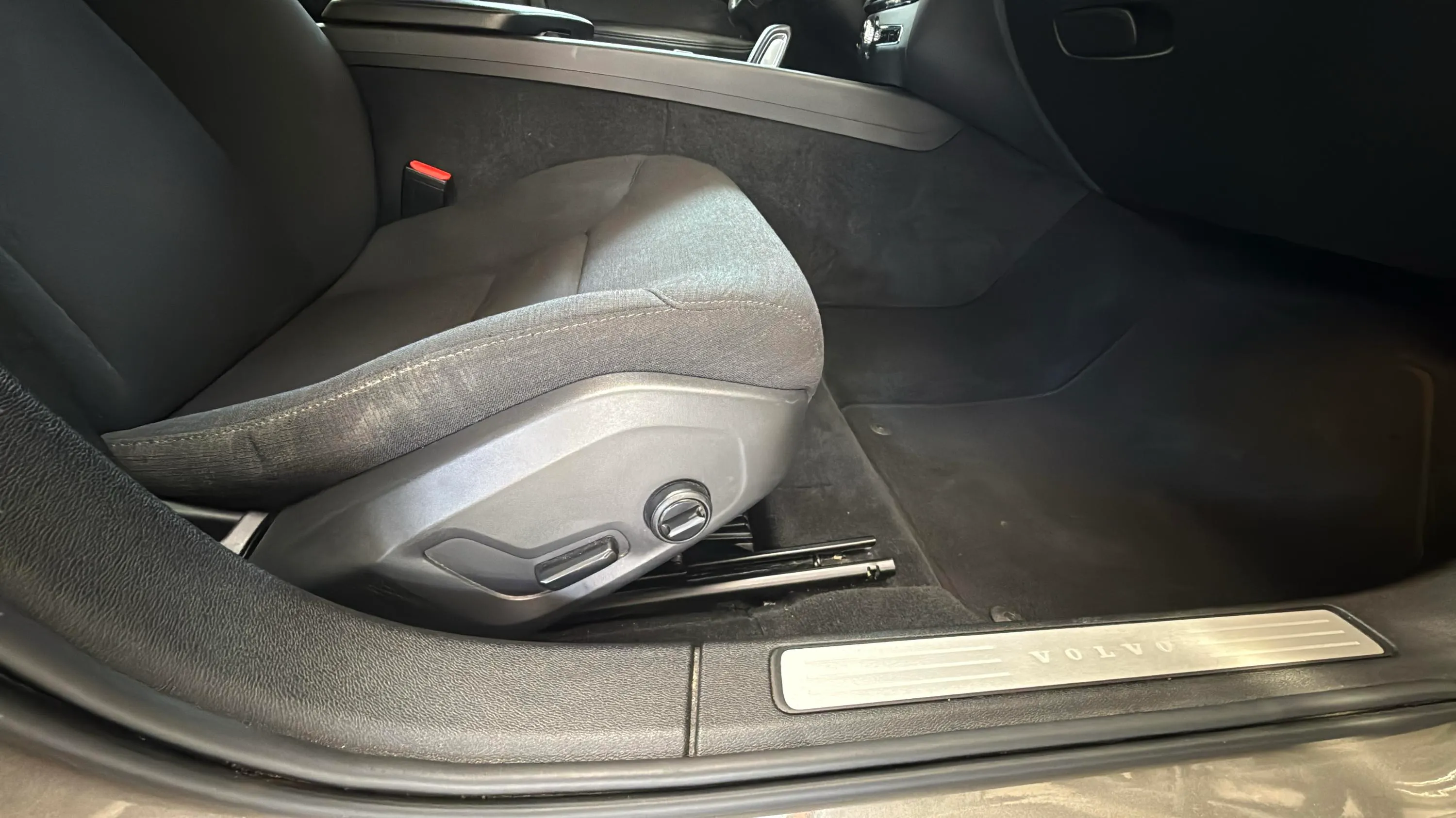 Volvo V60 2.0 B4 (D) Momentum Pro - foto 21