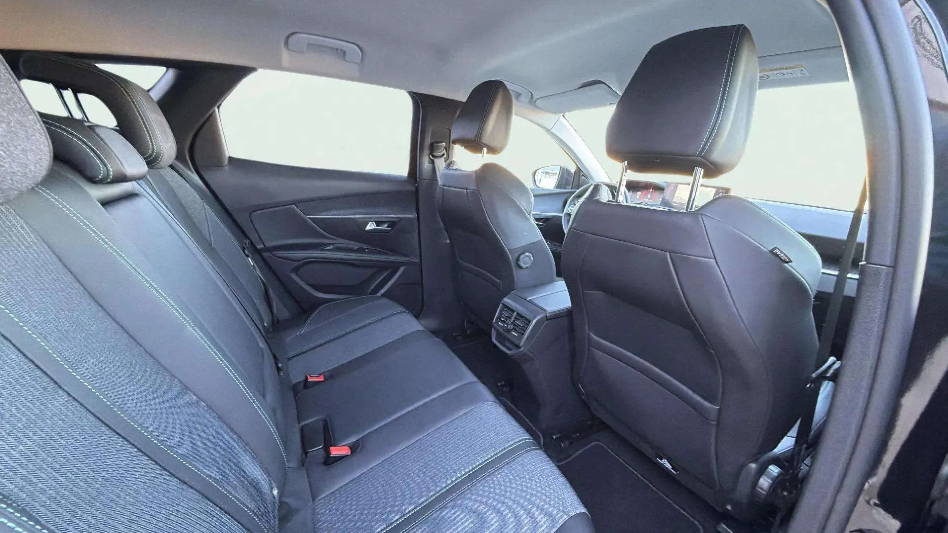 Peugeot 3008 1.5 BlueHDi Allure EAT8 - foto 13