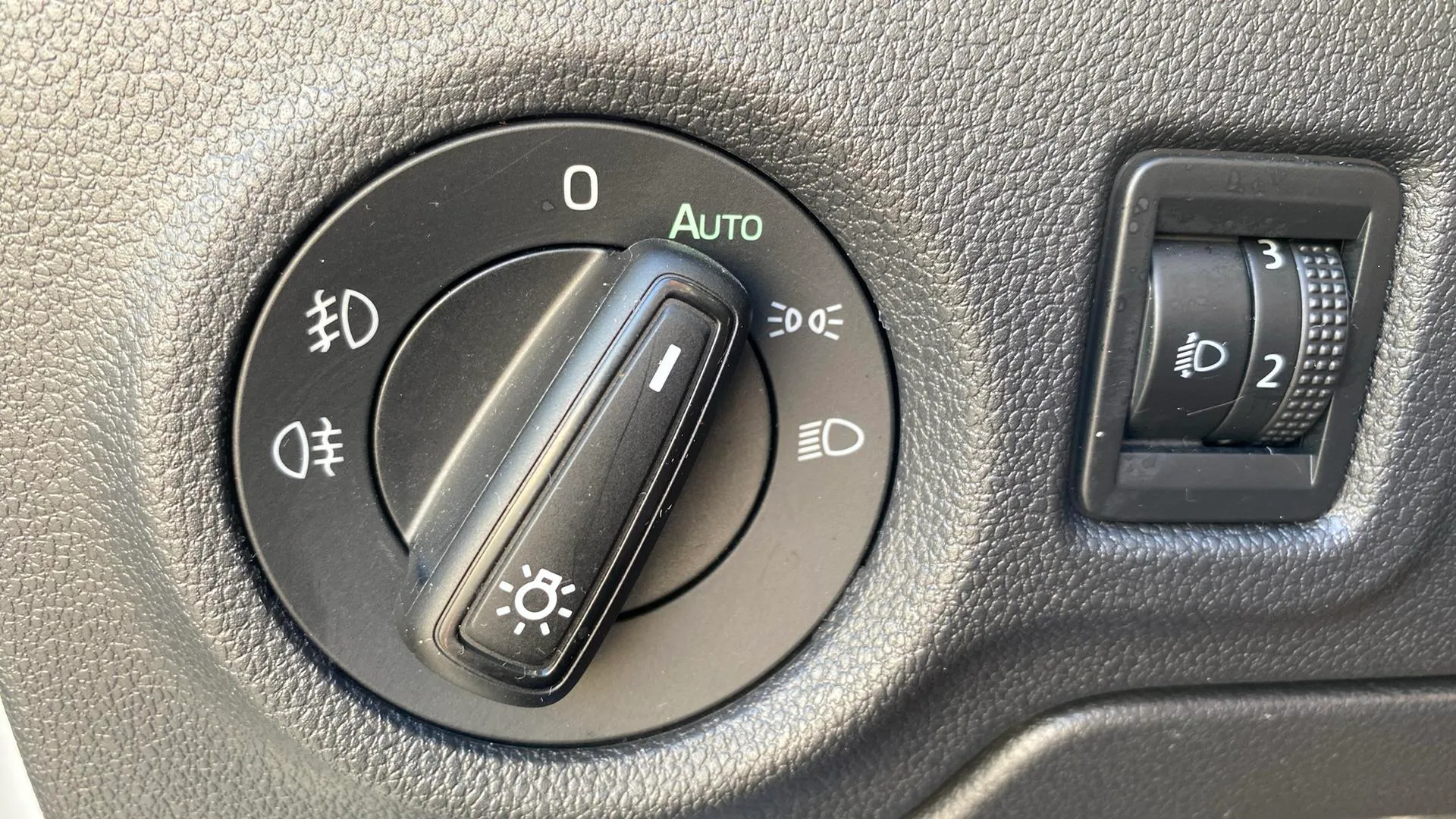 Škoda Fabia 1.0 TSI Selection - foto 21