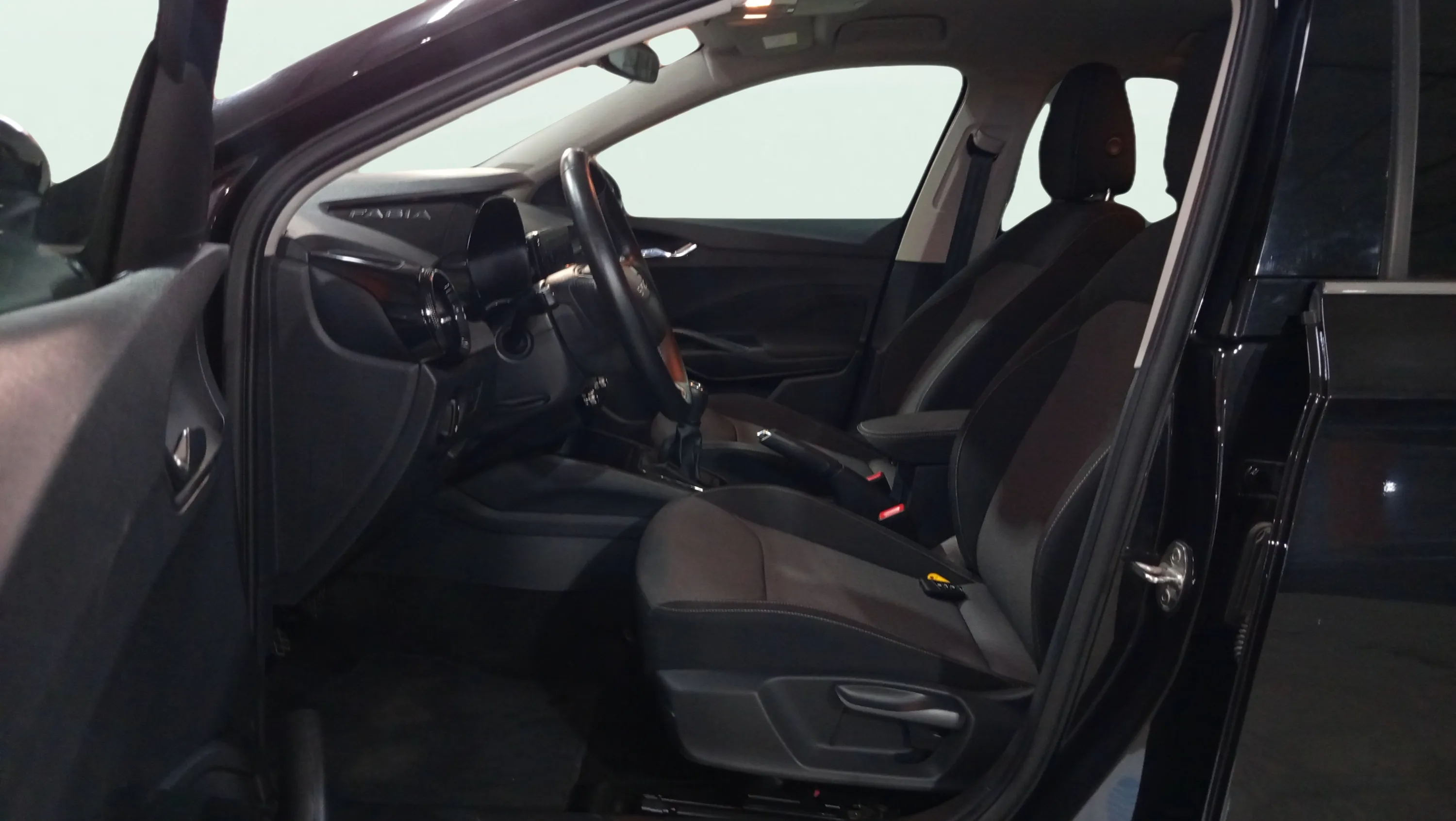 Škoda Fabia 1.0 TSI Selection - foto 27