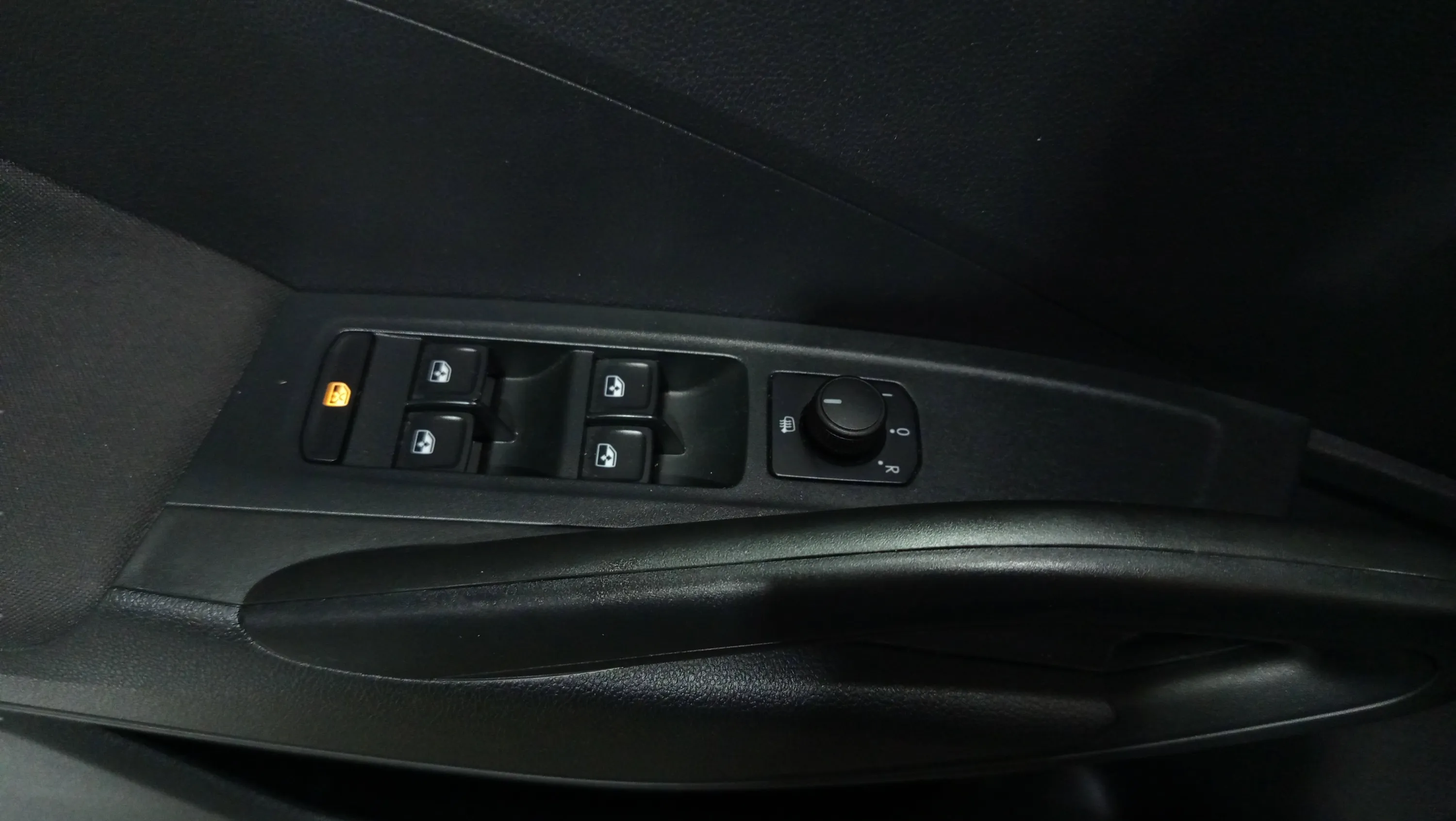 Škoda Fabia 1.0 TSI Selection - foto 23