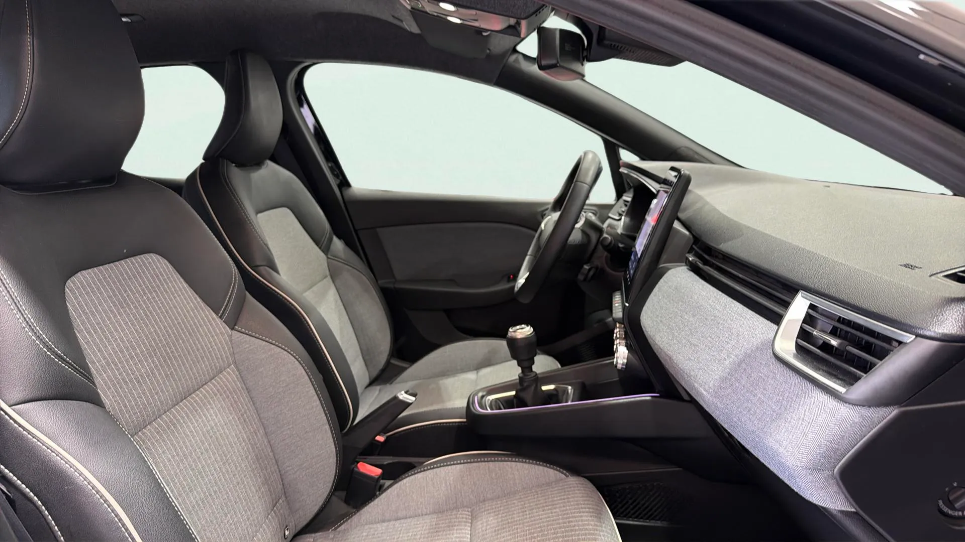 Renault Clio Techno TCe 90 - foto 13