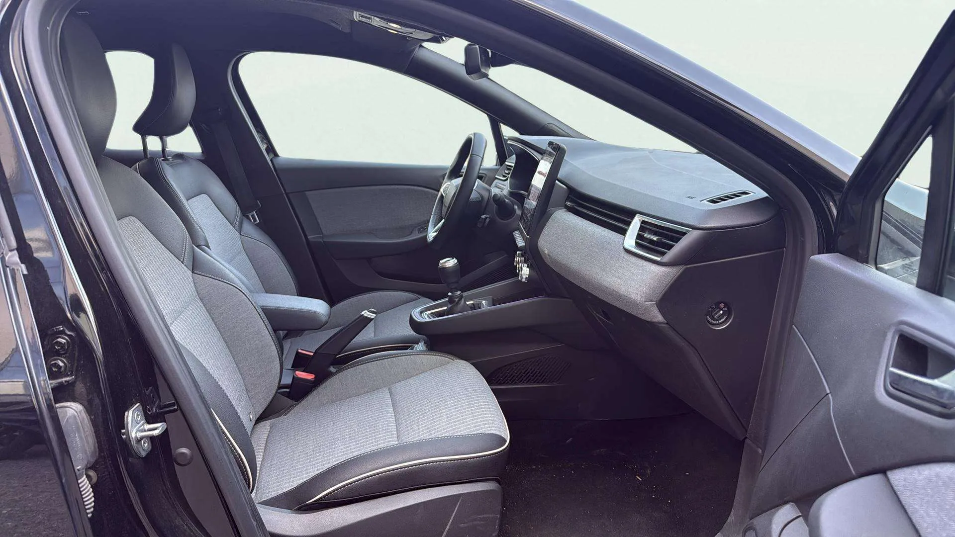 Renault Clio Techno TCe 90 - foto 22