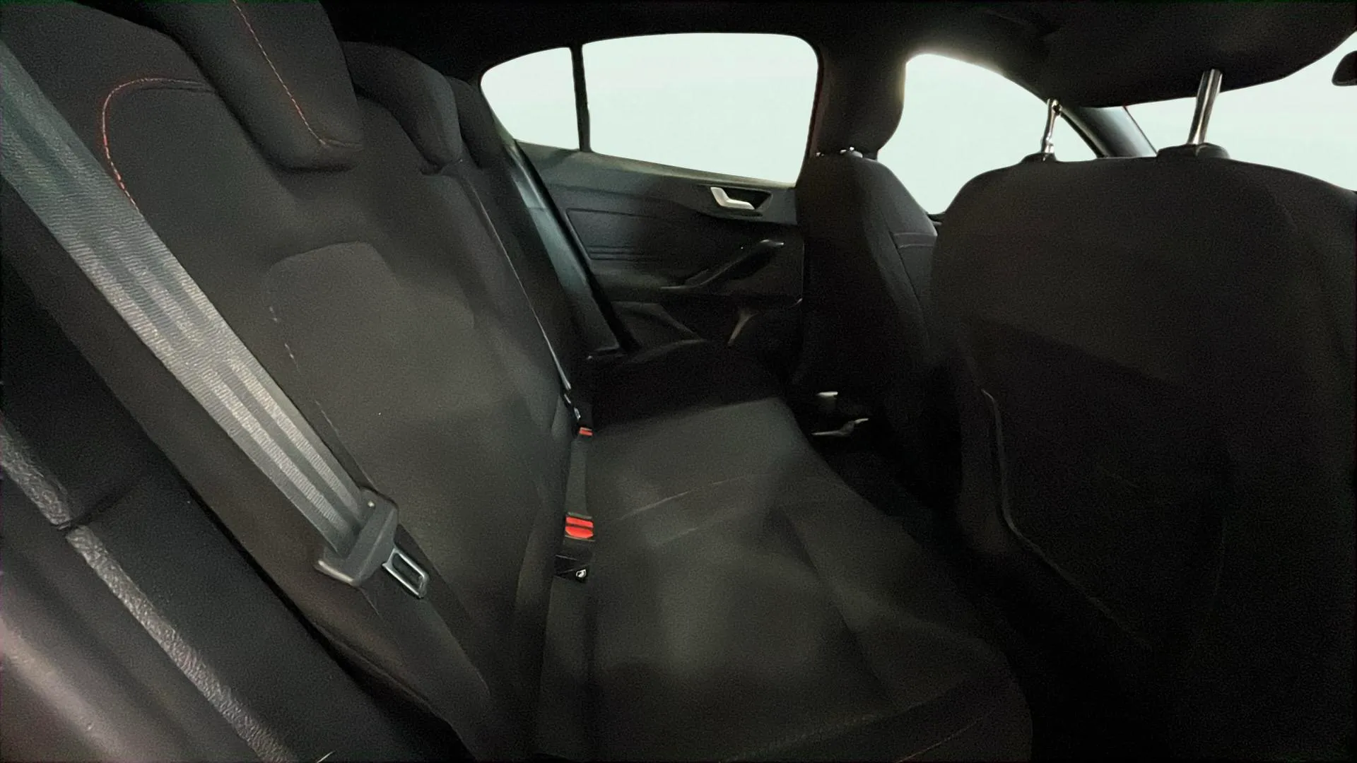 Ford Focus 1.0 EcoBoost Active X SB - foto 24