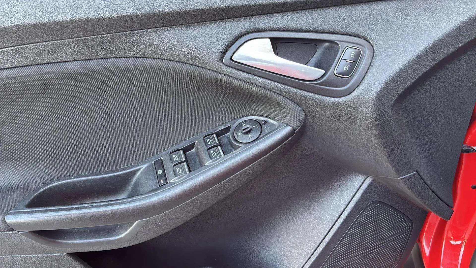 Ford Focus 1.0 EcoBoost Trend+ - foto 12