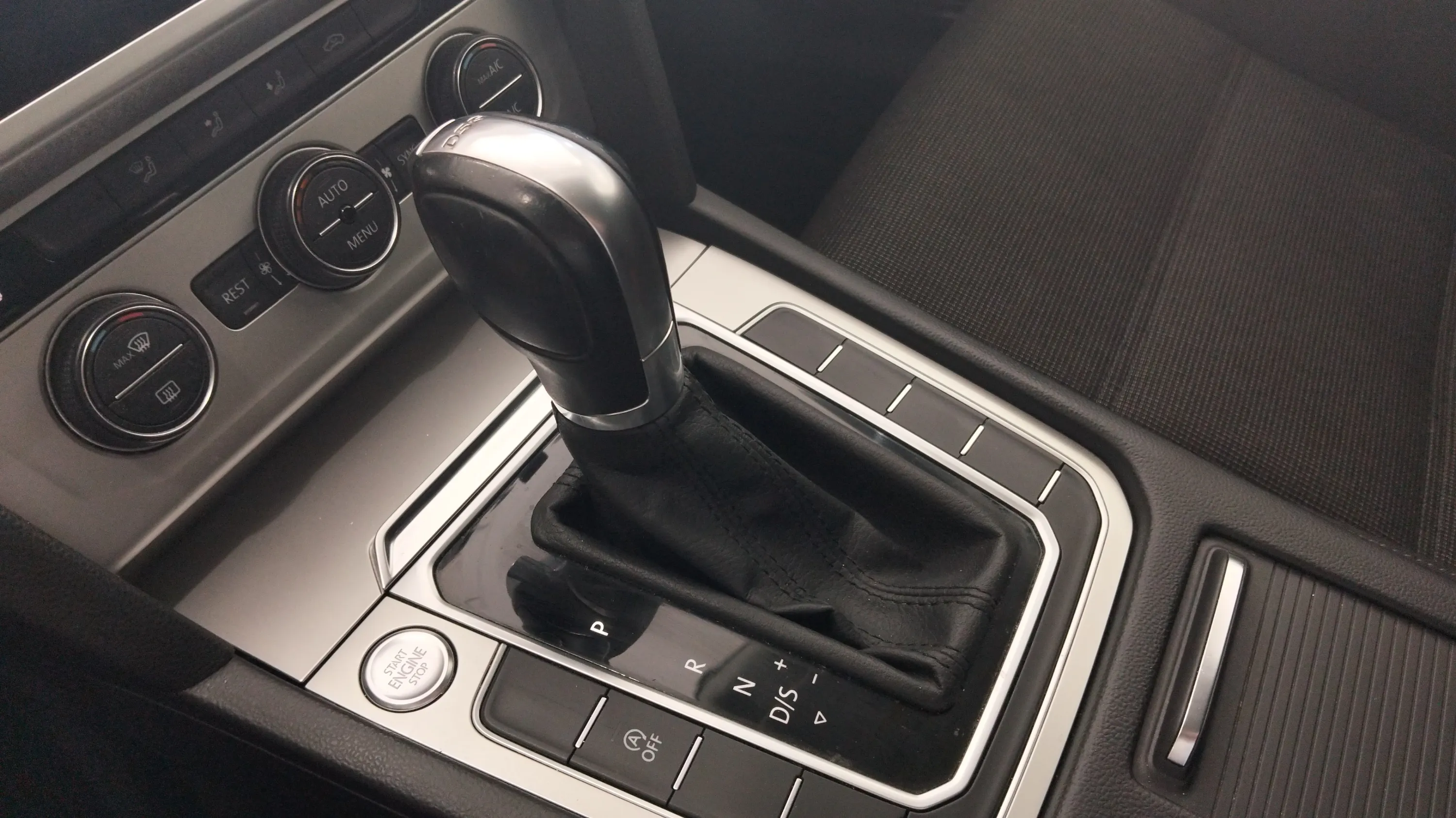 Volkswagen Passat Advance 2.0 TDI DSG Variant - foto 16