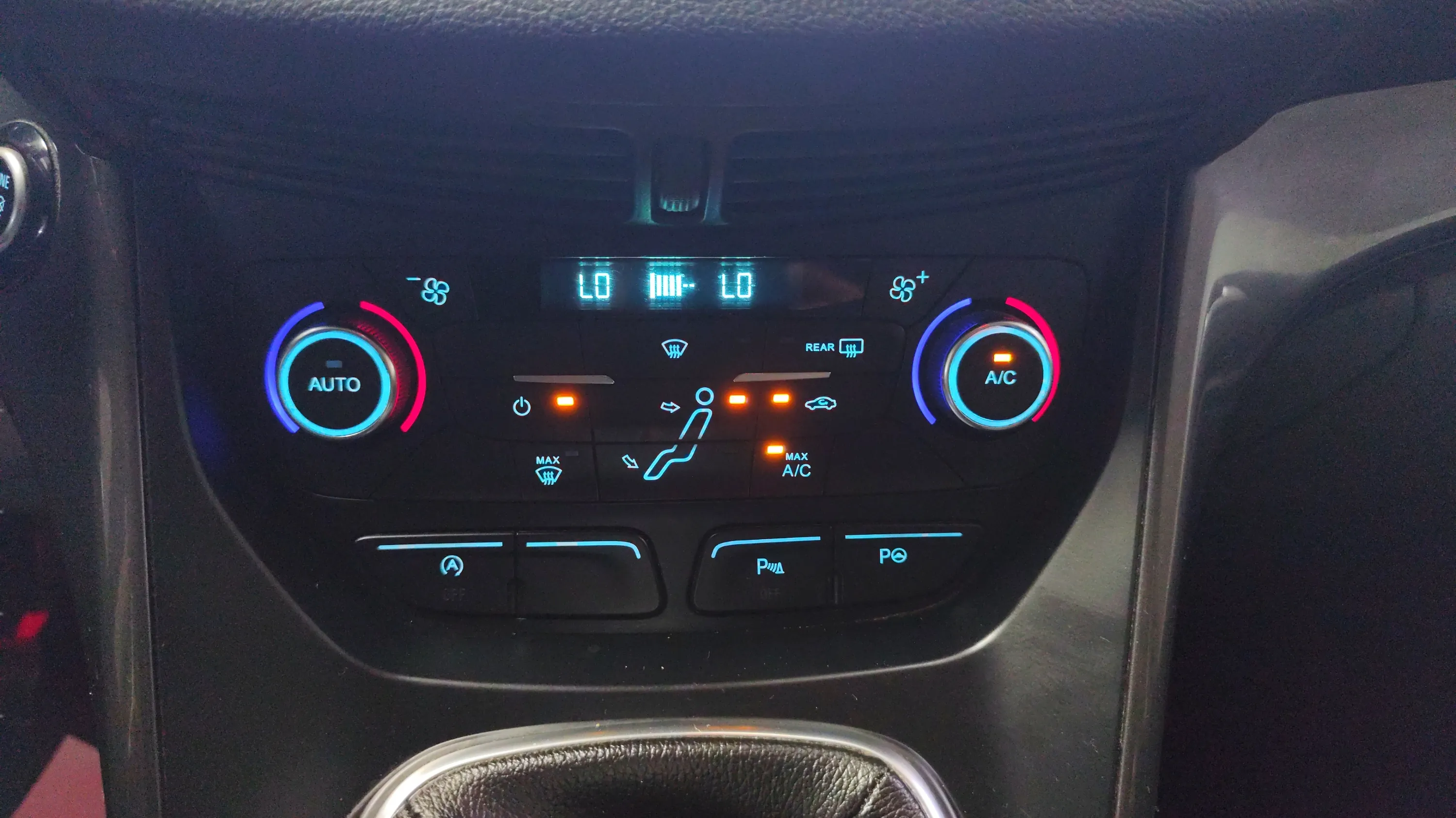 Ford C-Max 1.0 EcoBoost Titanium - foto 13