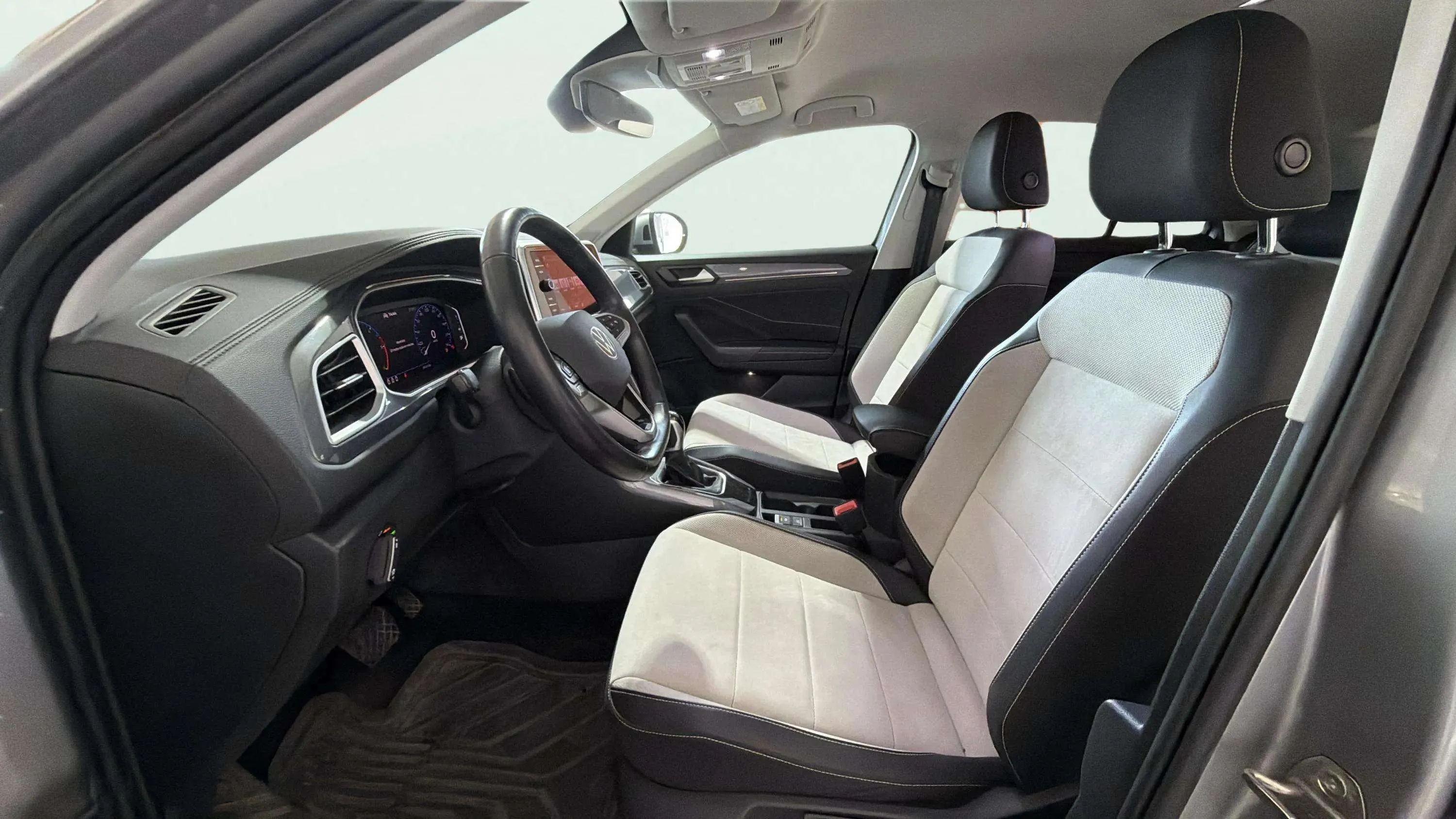 Volkswagen T-Roc Dark 2.0 TDI DSG - foto 7
