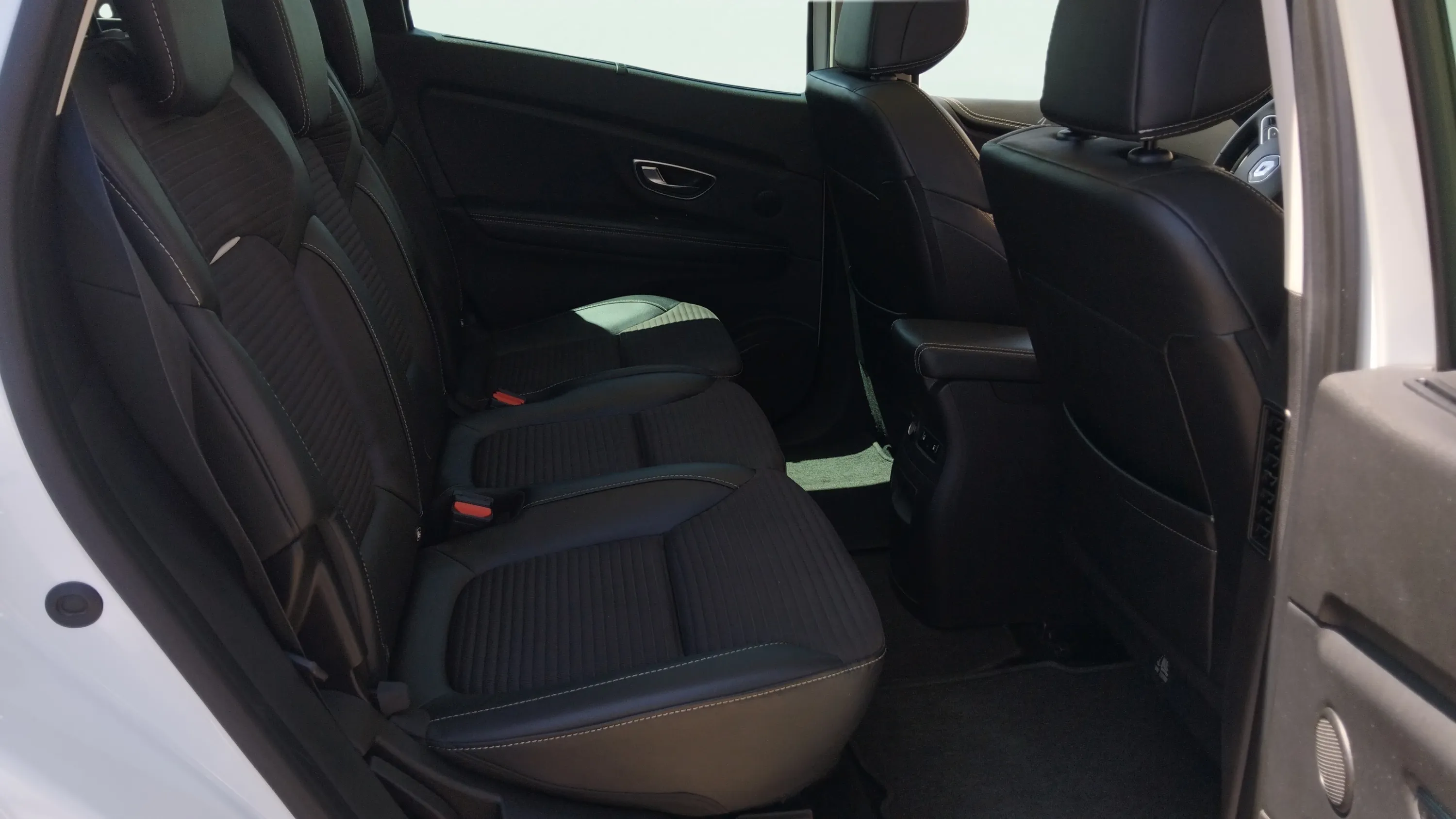 Renault Grand Scénic Zen GPF TCe EDC 18 - foto 12
