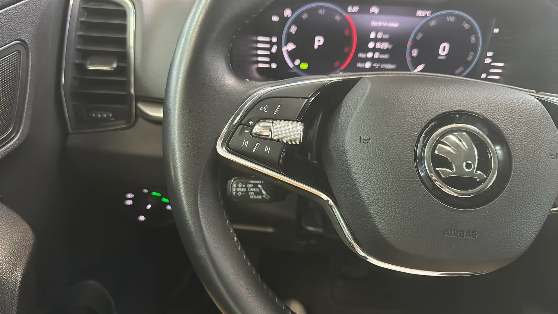Škoda Karoq 2.0 TDI DSG 4x4 Ambition - foto 15
