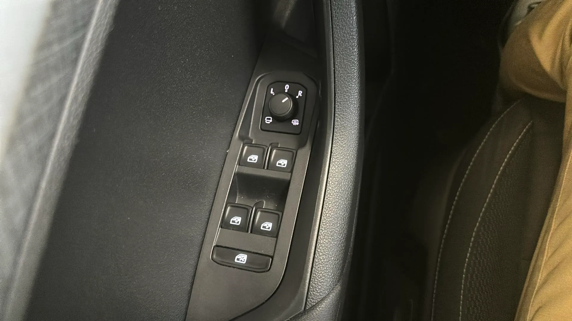 Škoda Karoq 2.0 TDI DSG 4x4 Ambition - foto 18