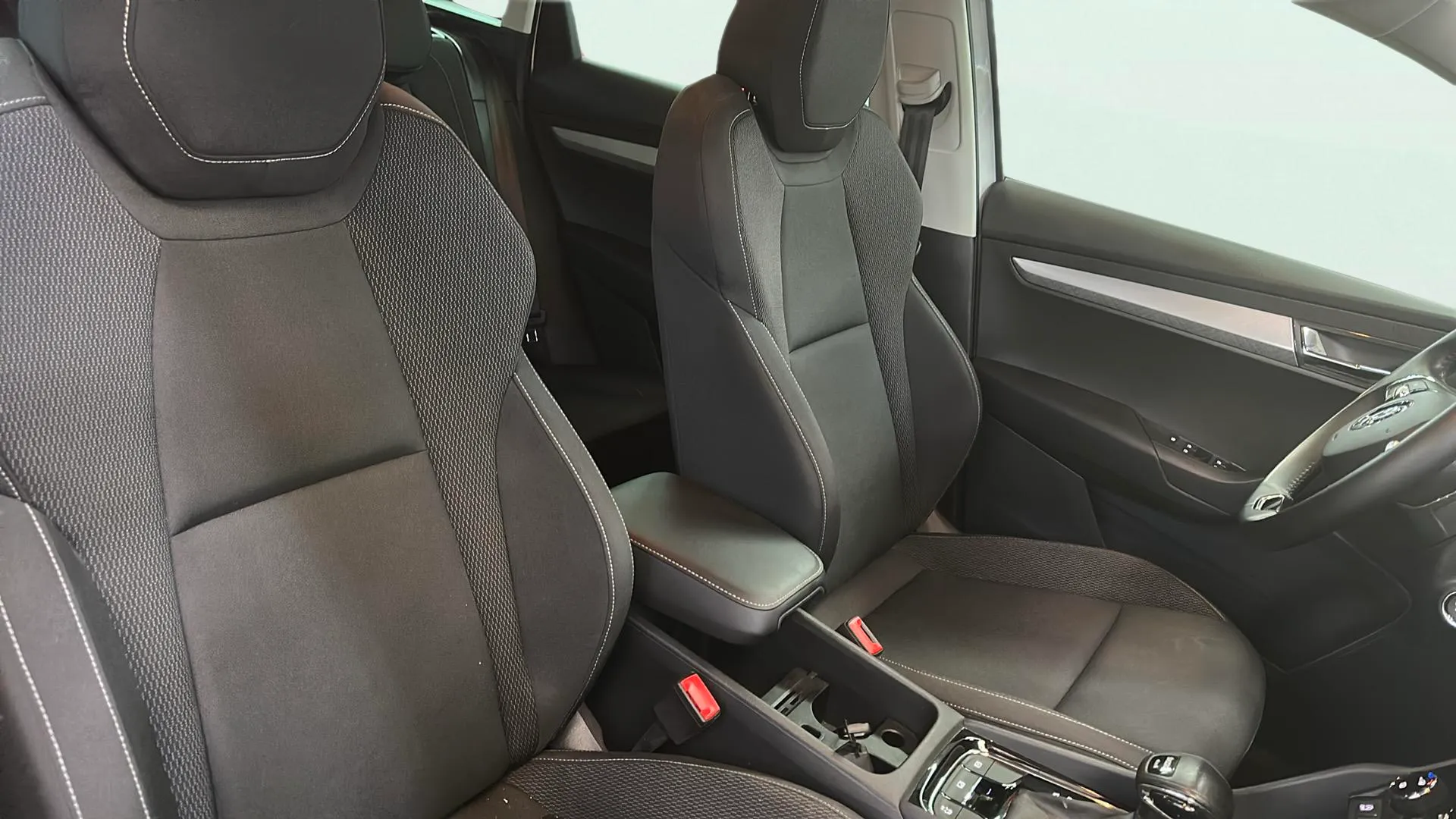 Škoda Karoq 2.0 TDI DSG 4x4 Ambition - foto 9