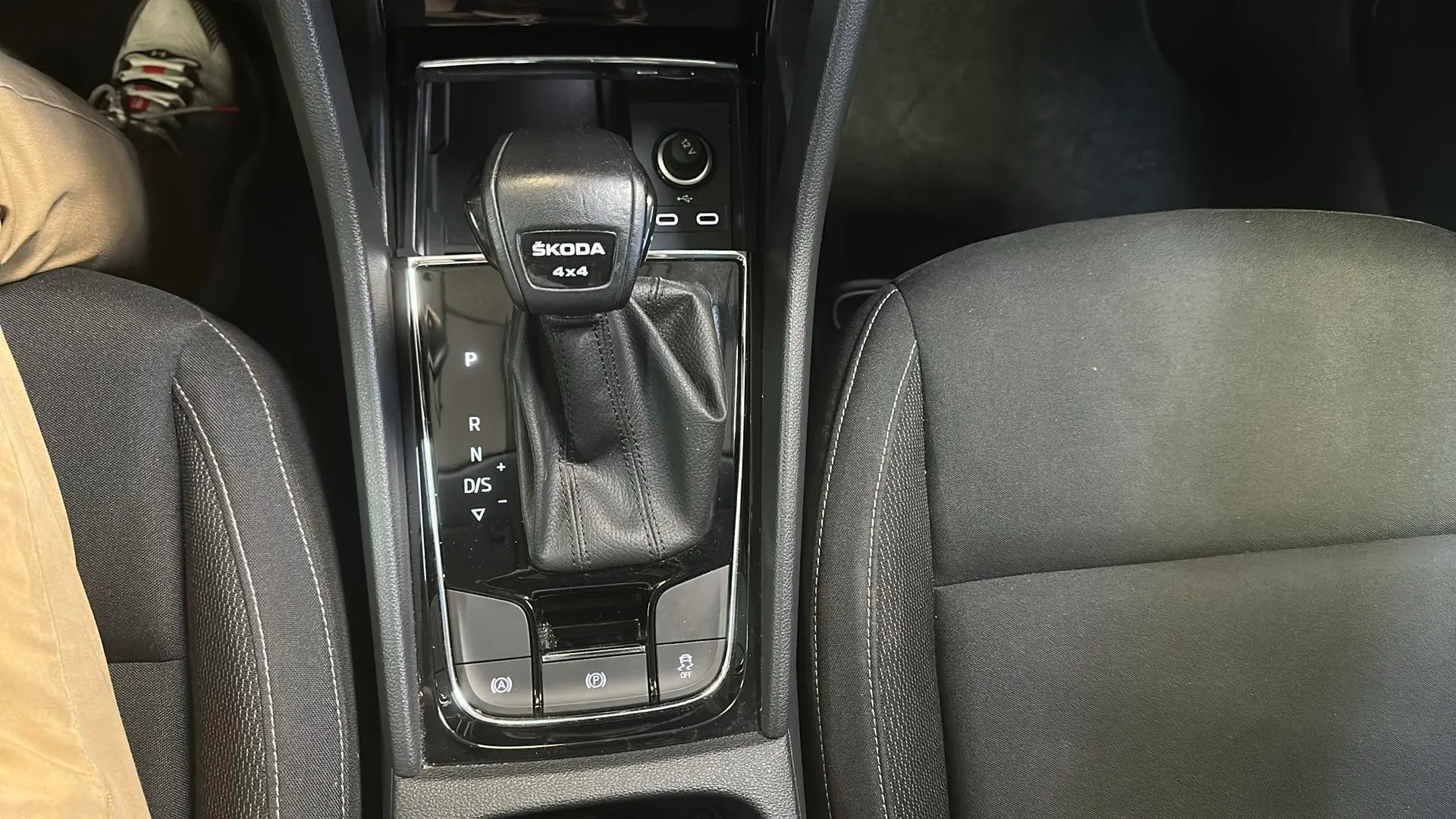 Škoda Karoq 2.0 TDI DSG 4x4 Ambition - foto 17