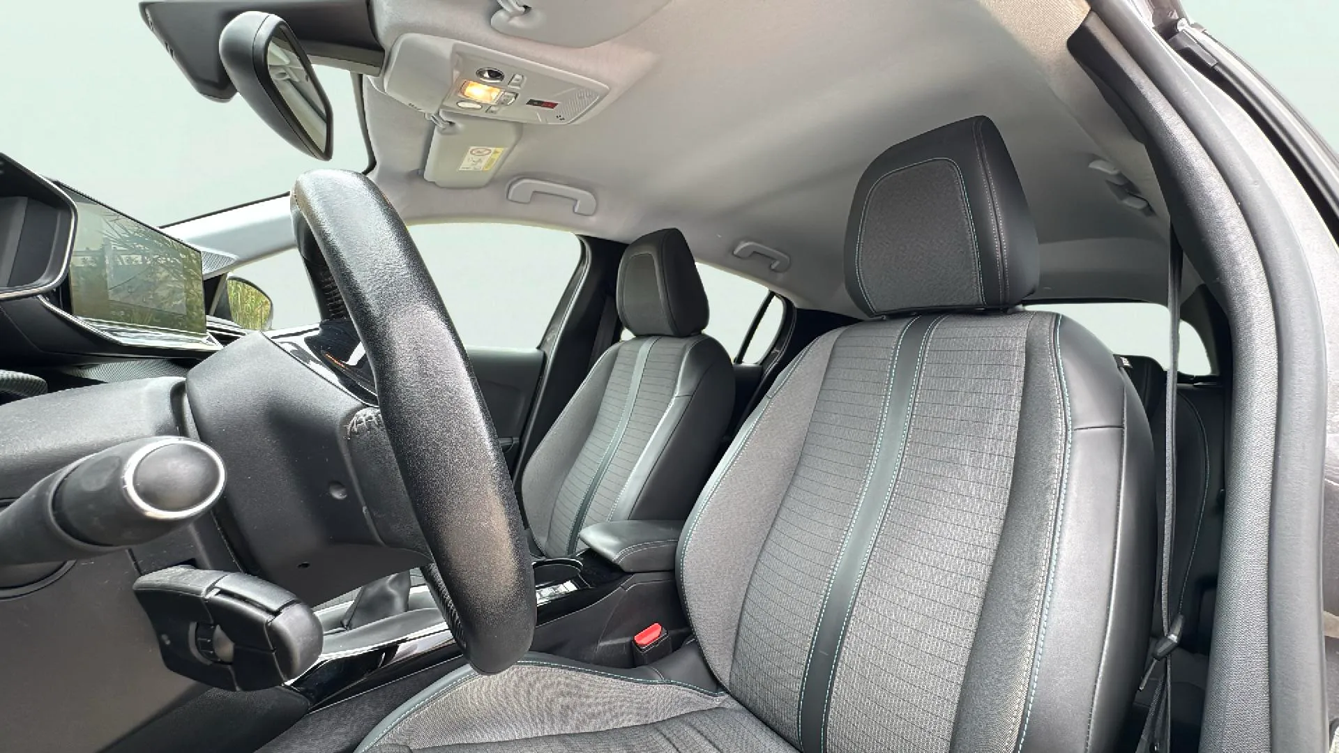 Peugeot 208 PureTech Allure Pack - foto 17