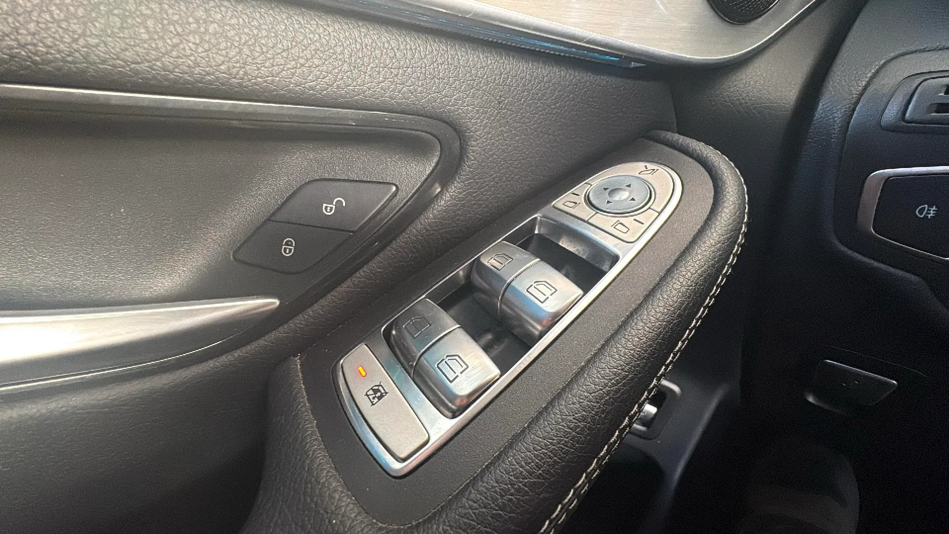 Mercedes-Benz GLC 200 4MATIC - foto 17