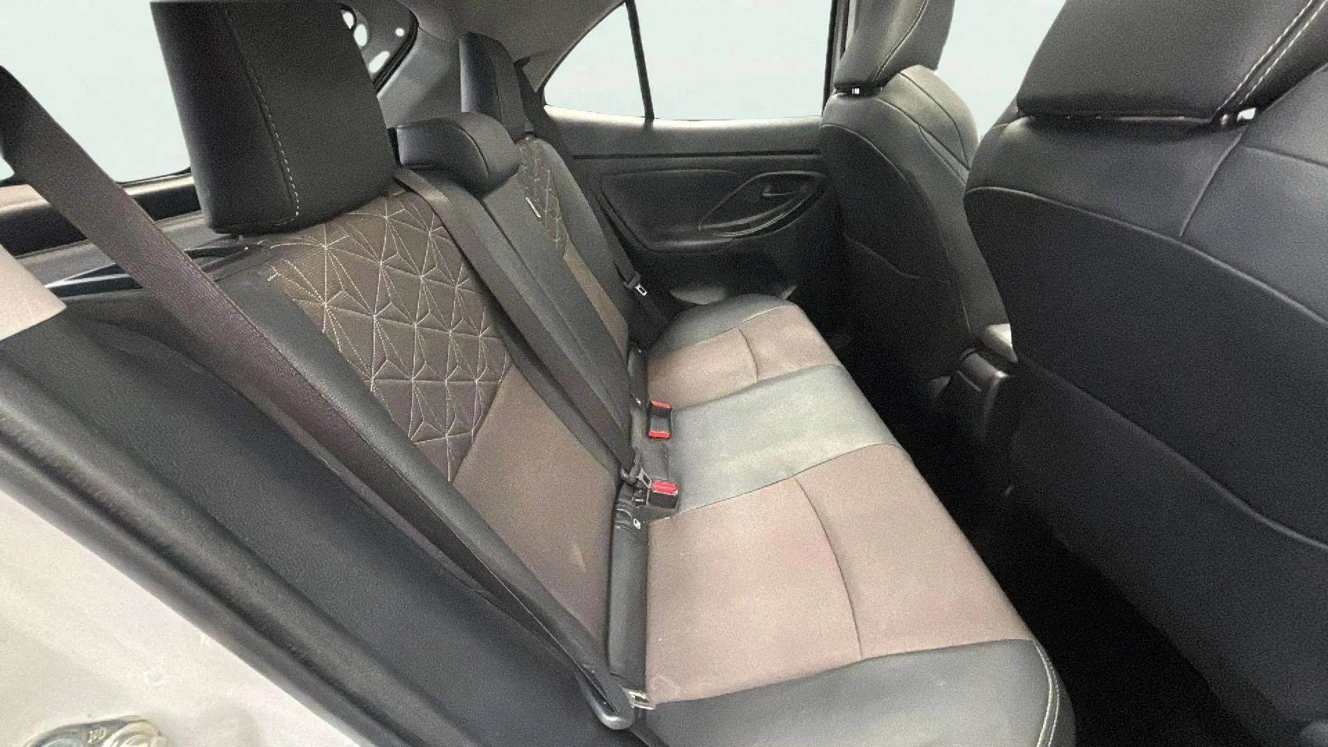 Toyota Yaris Cross 1.5 120H Active Tech - foto 17