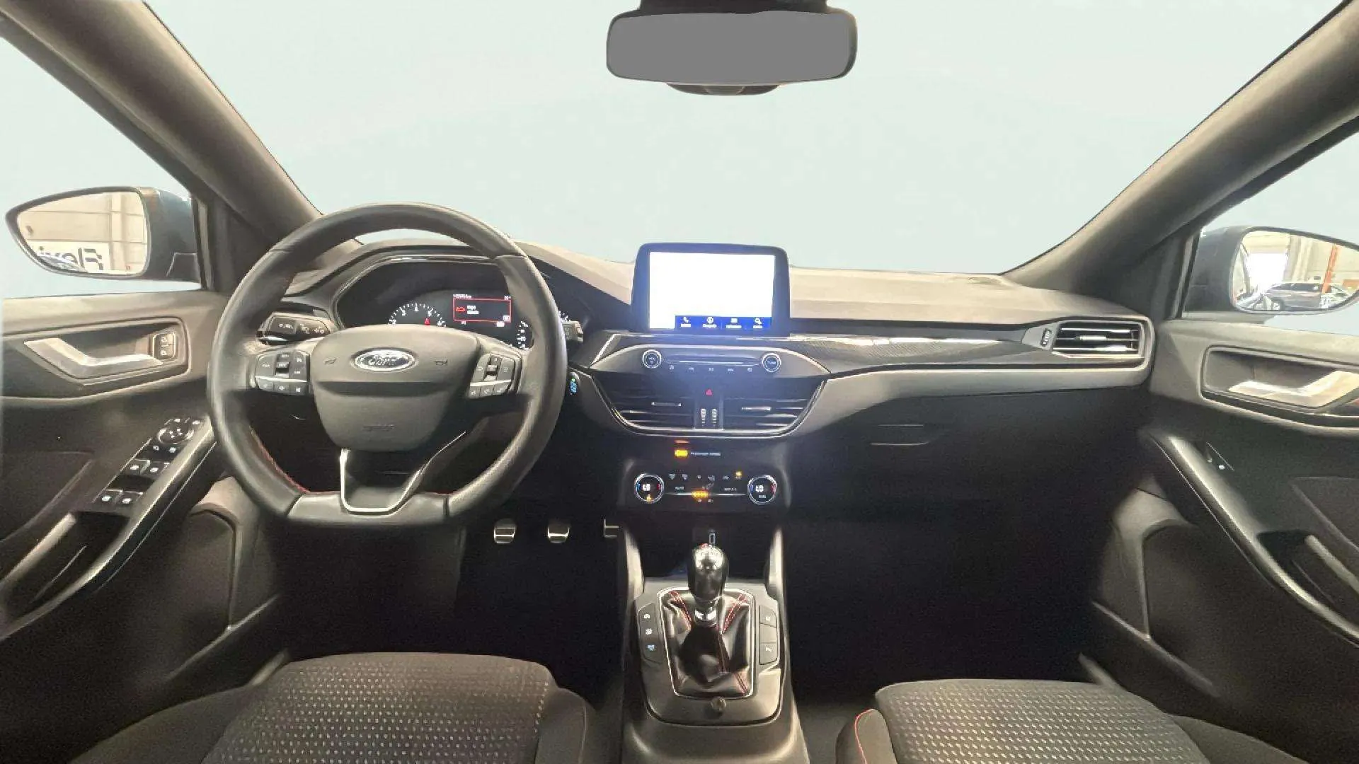 Ford Focus 1.0 EcoBoost ST-Line - foto 12