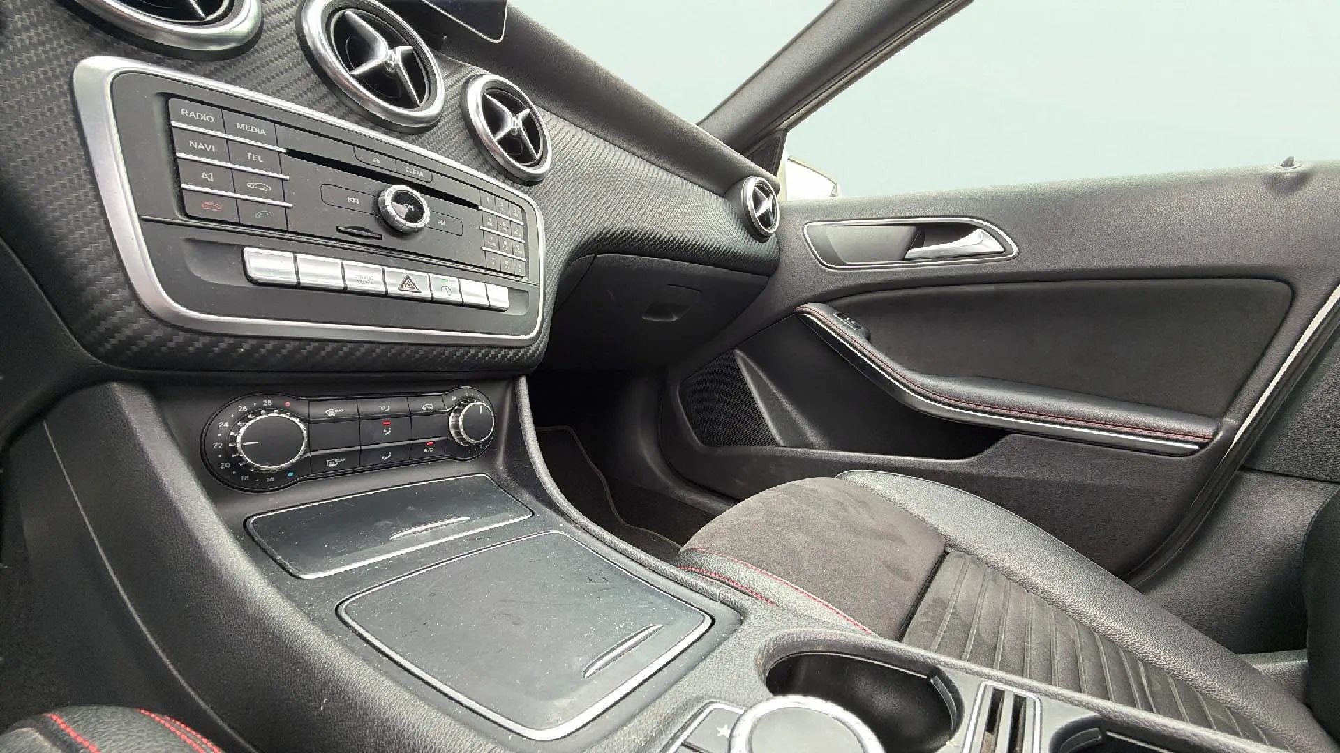 Mercedes-Benz Clase A A 200 d AMG Line - foto 26