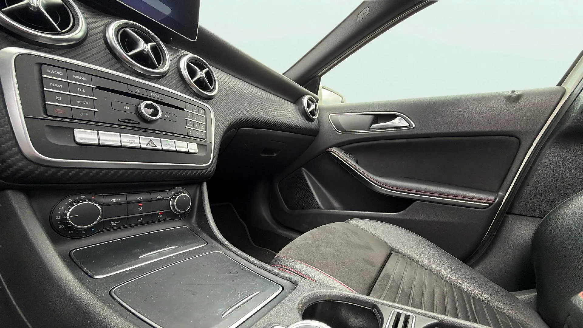 Mercedes-Benz Clase A A 200 d AMG Line - foto 17