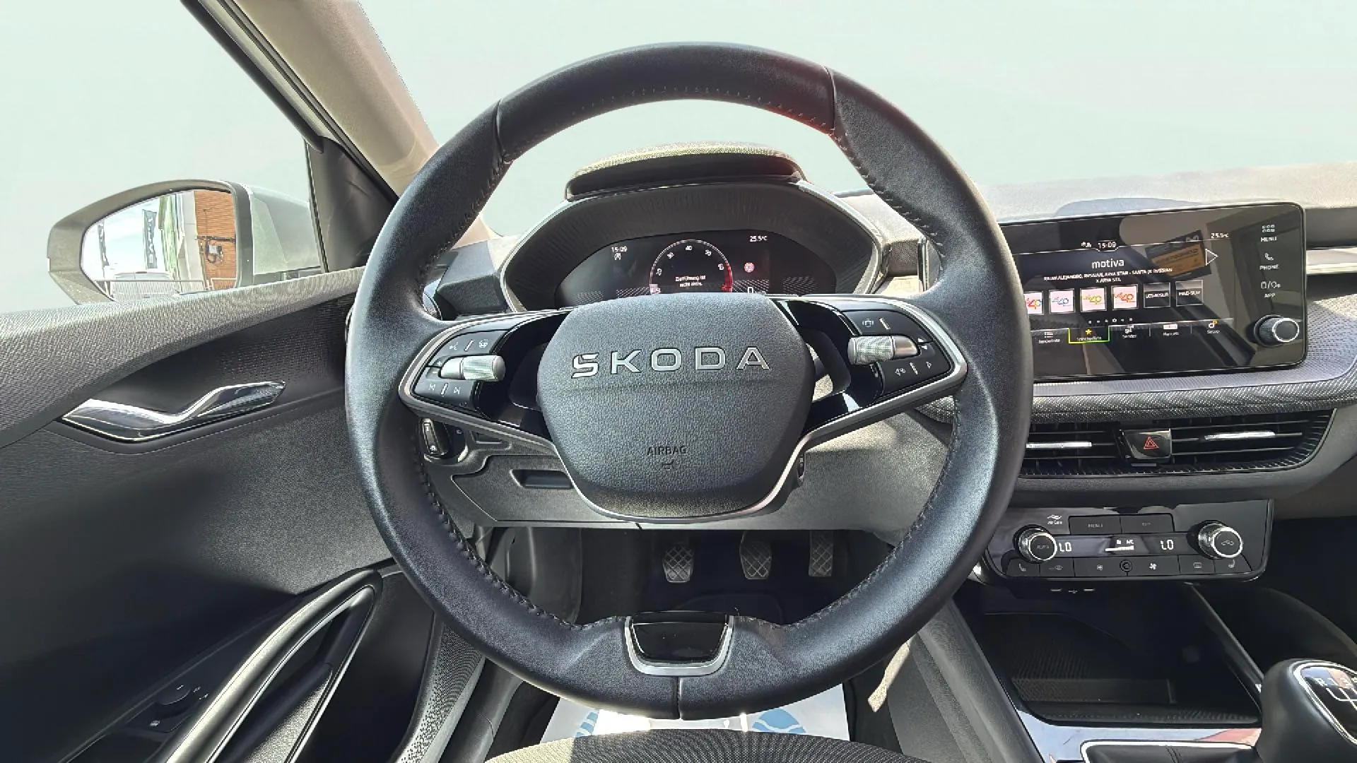 Škoda Fabia 1.0 TSI Selection - foto 15