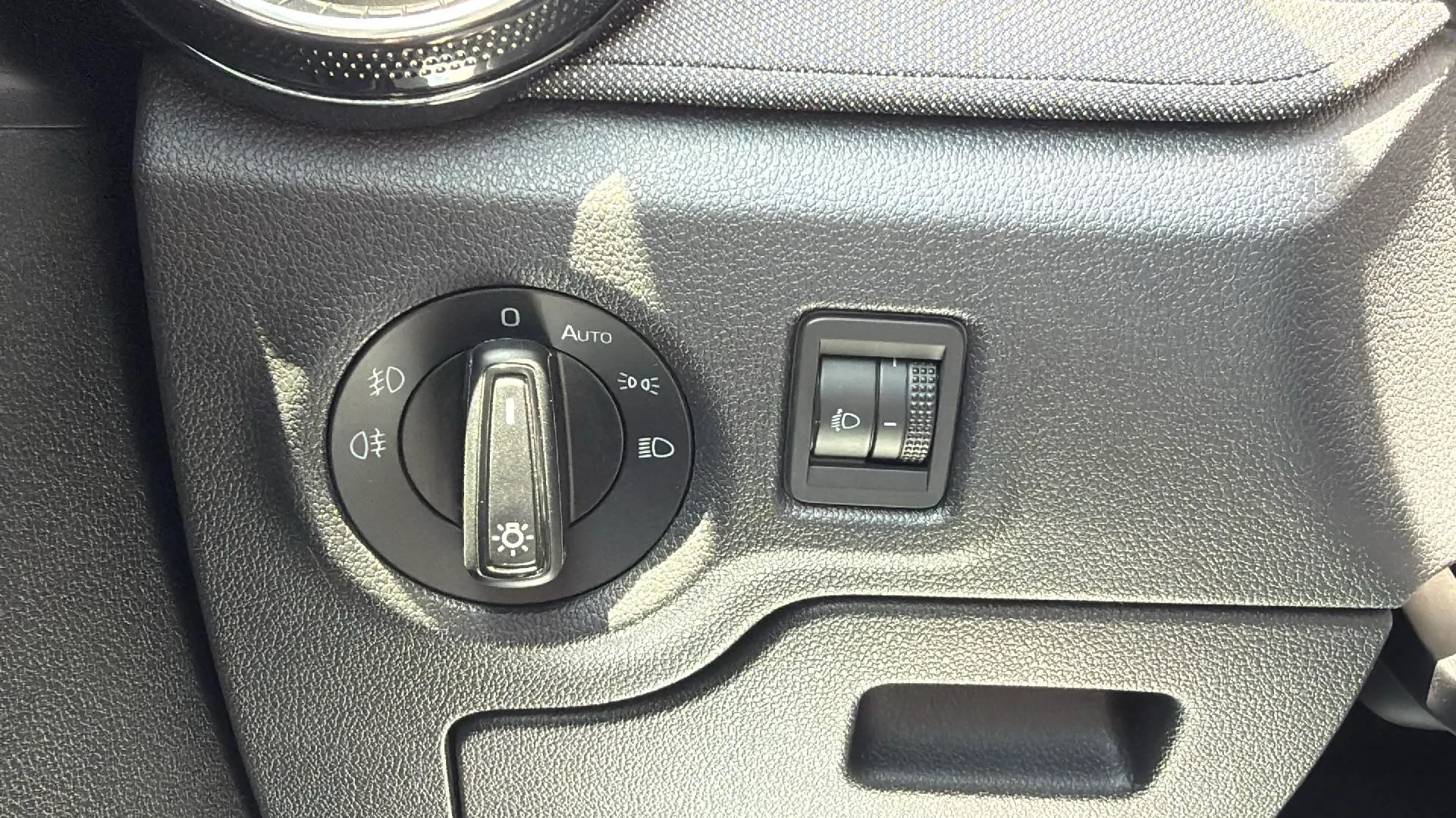 Škoda Fabia 1.0 TSI Selection - foto 17