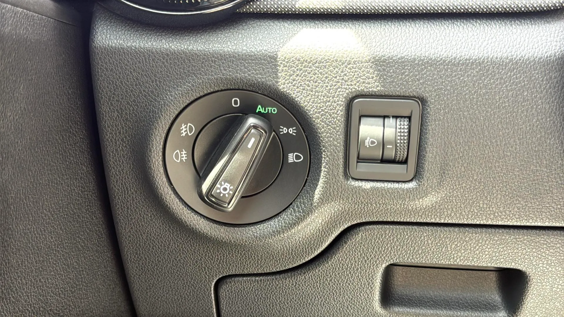 Škoda Fabia 1.0 TSI DSG Selection - foto 15