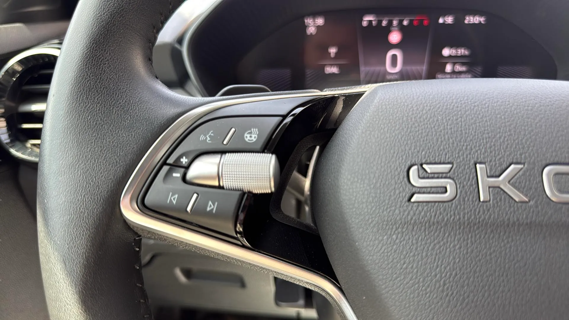 Škoda Fabia 1.0 TSI DSG Selection - foto 18