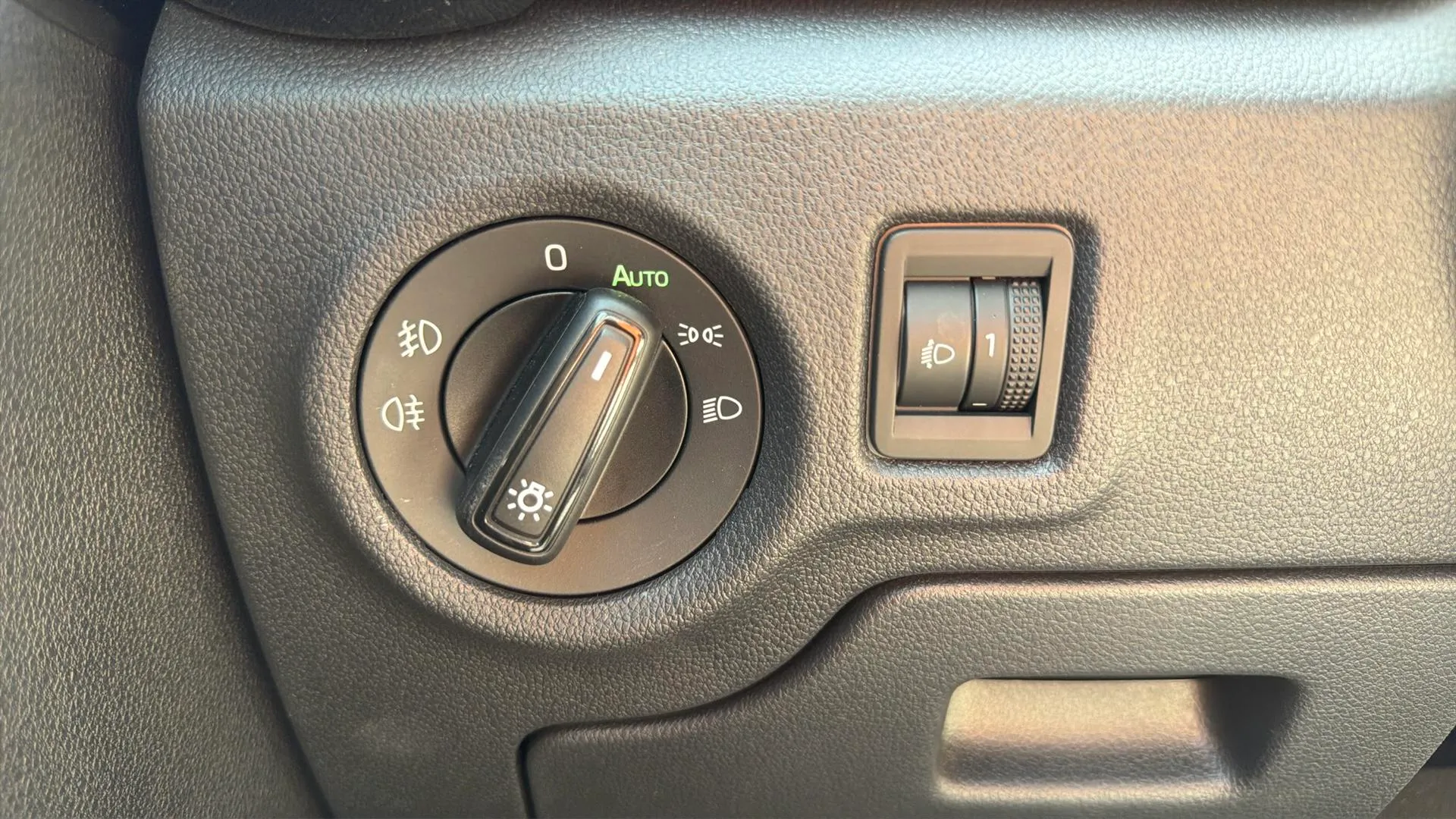 Škoda Fabia 1.0 TSI Selection - foto 20