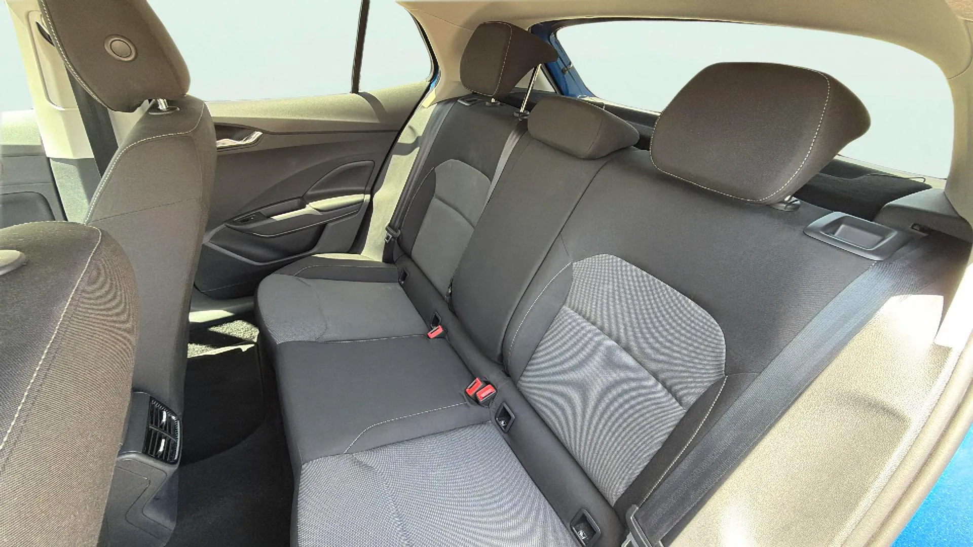 Škoda Fabia 1.0 TSI Selection - foto 19