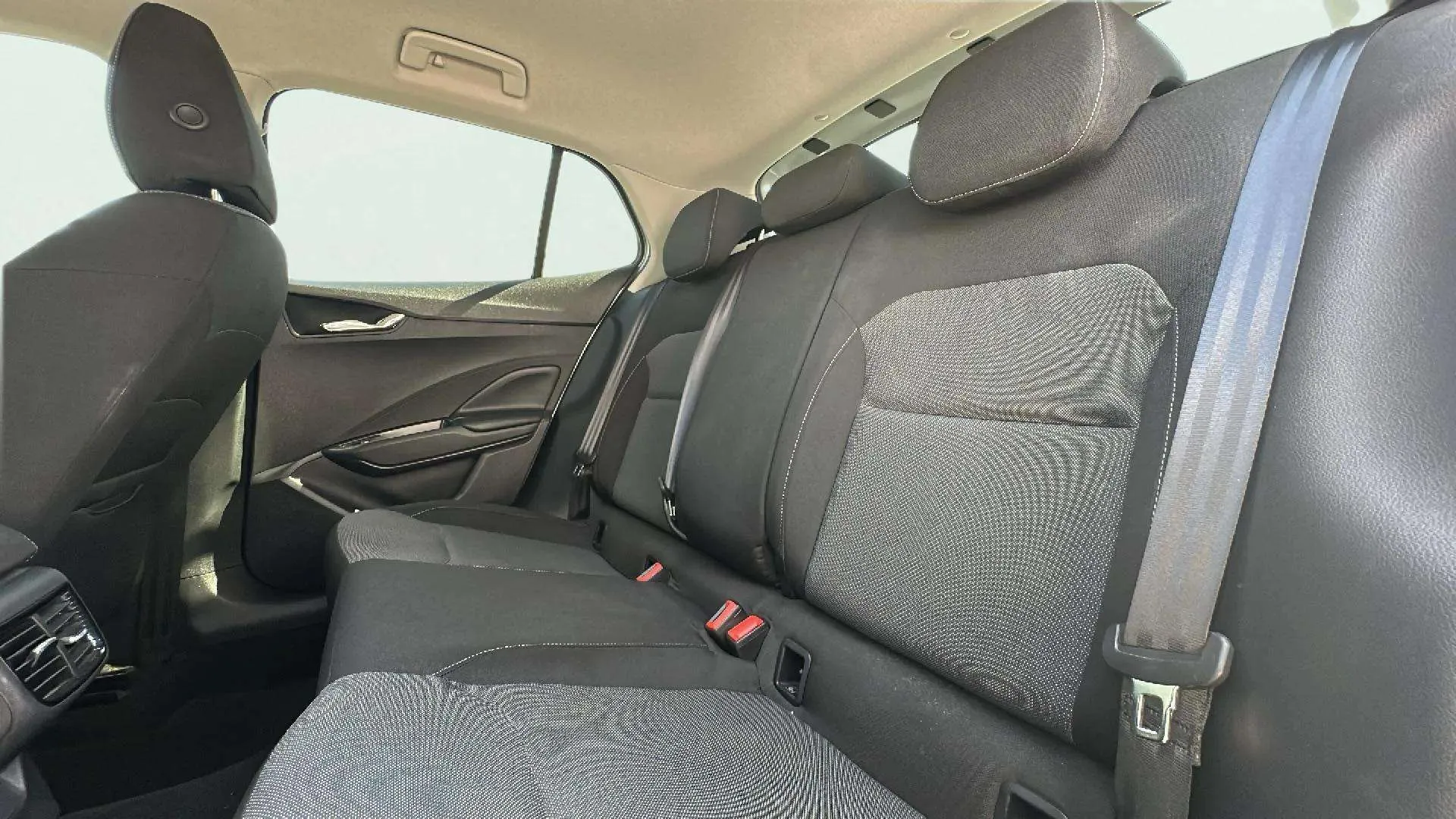 Škoda Fabia 1.0 TSI DSG Selection - foto 17