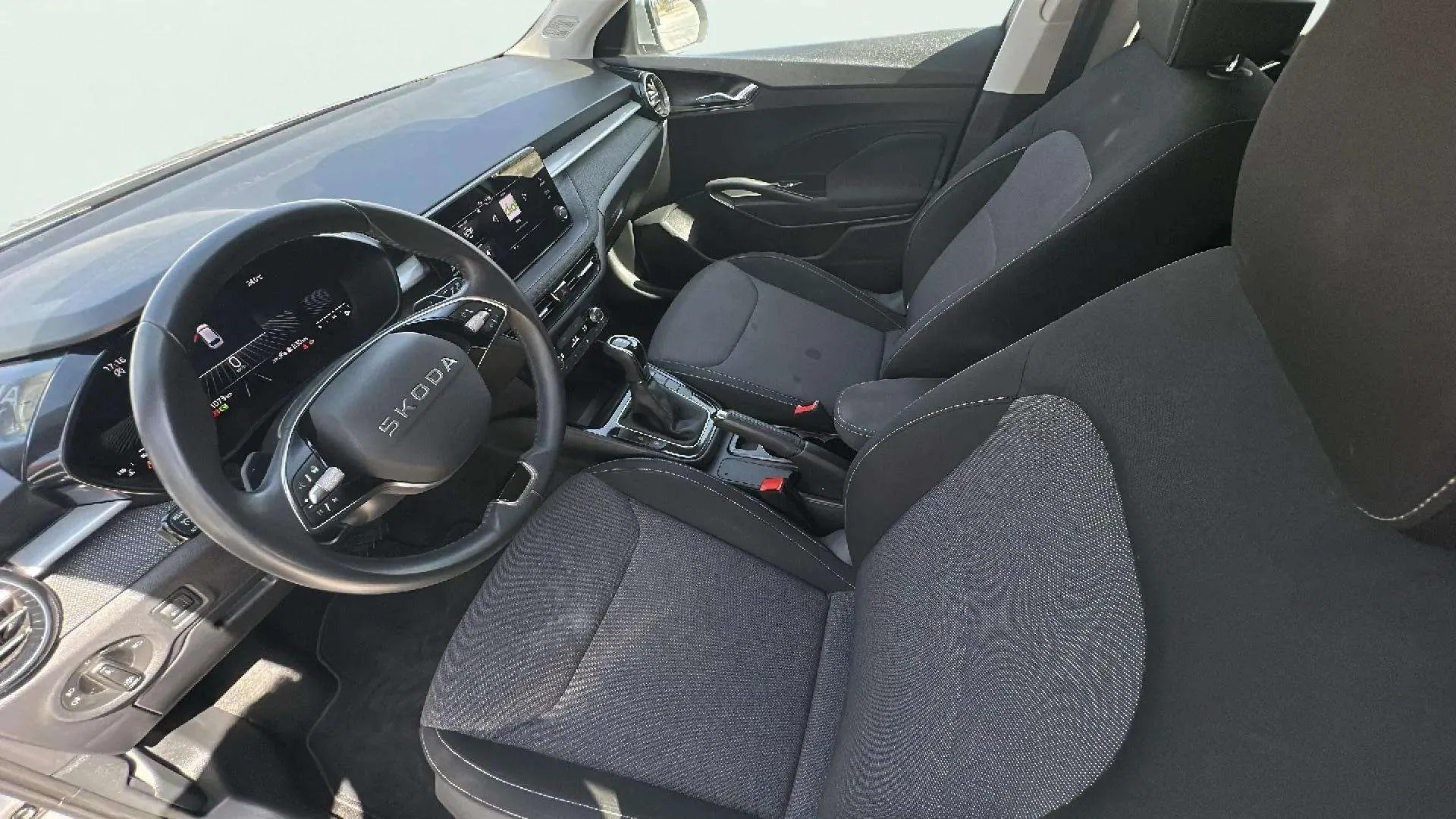 Škoda Fabia 1.0 TSI DSG Selection - foto 9