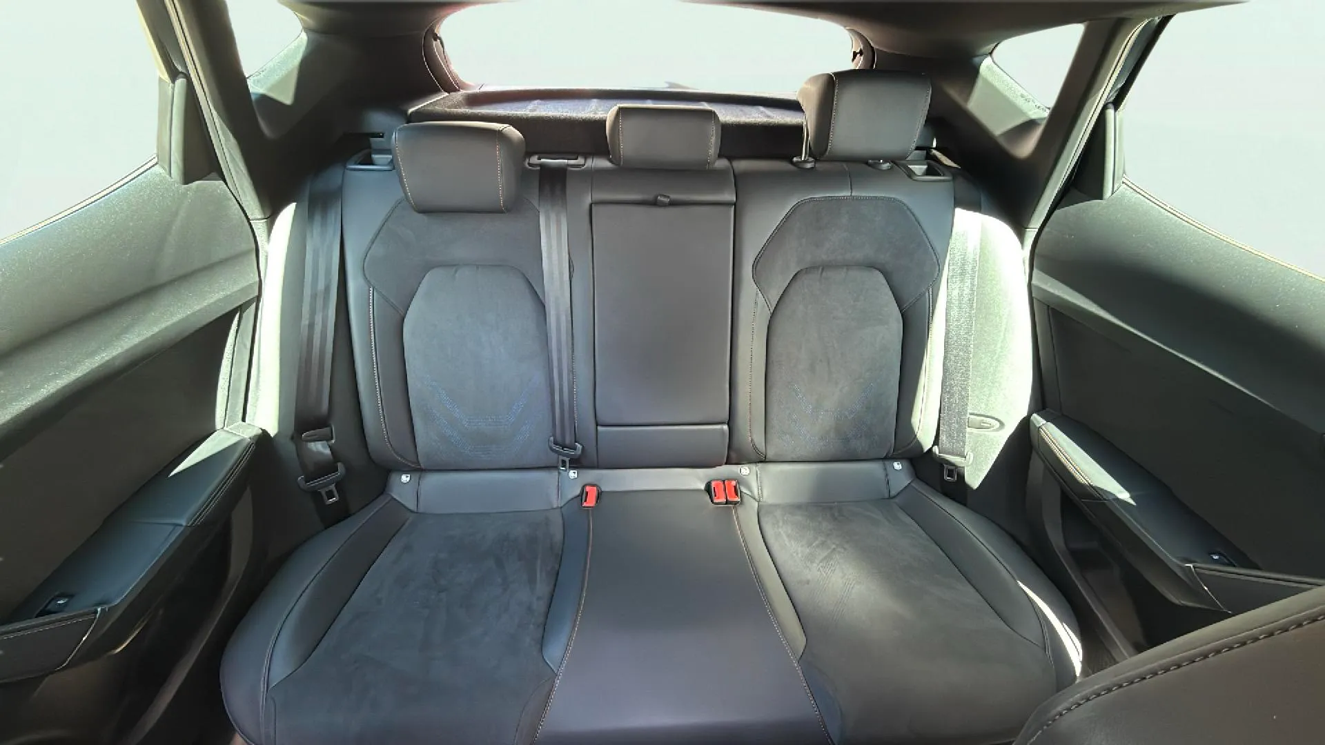 Cupra Formentor 1.5 eTSI Launch Edition DSG - foto 18